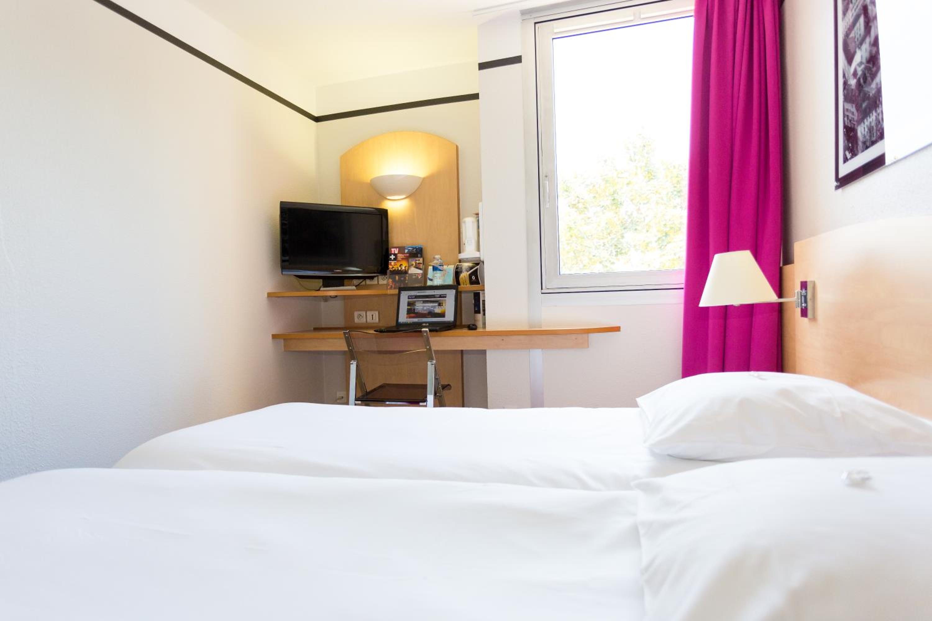 Twin Room - Photo 6