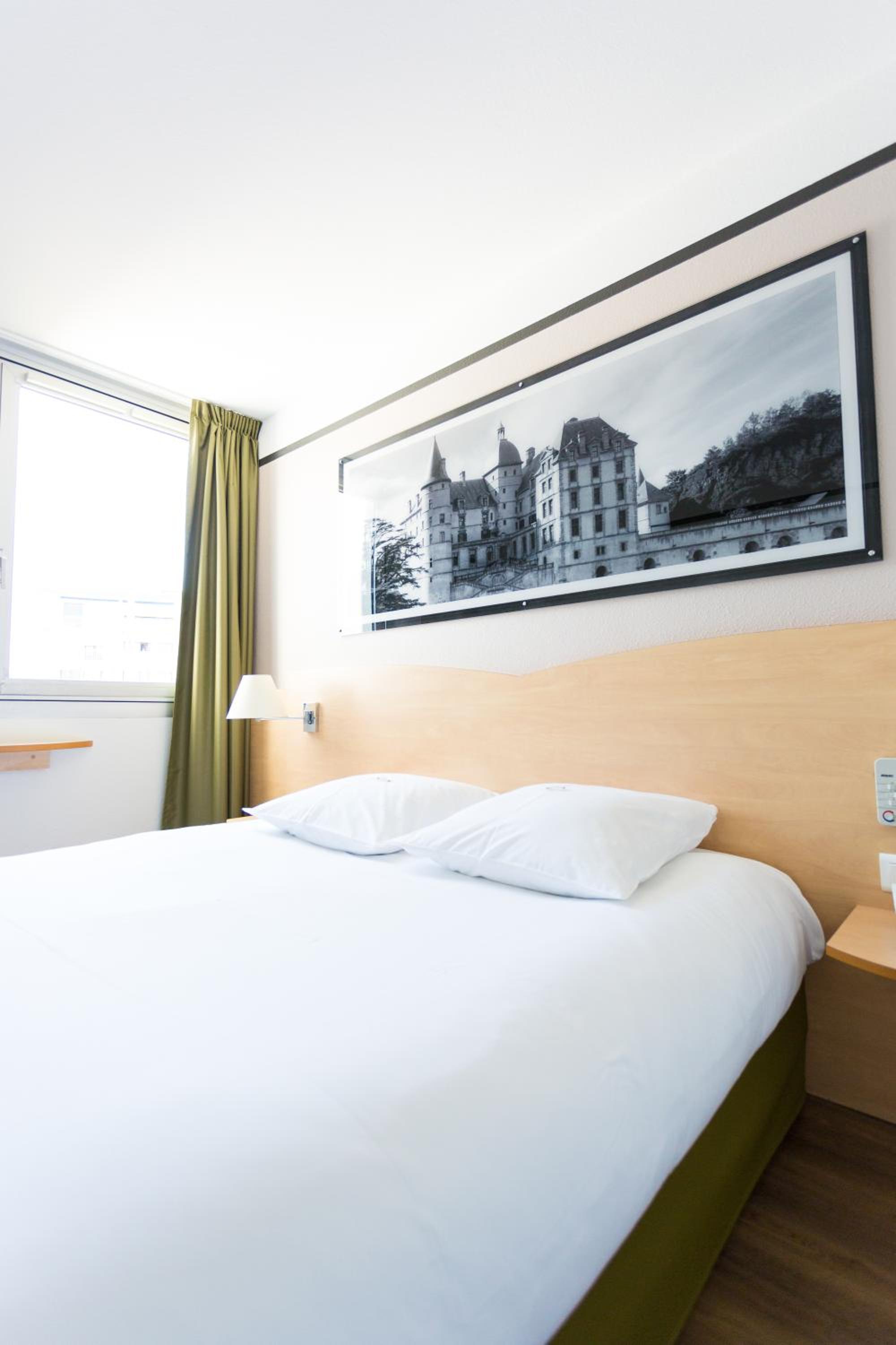 Double Room with One Double Bed - Photo 12