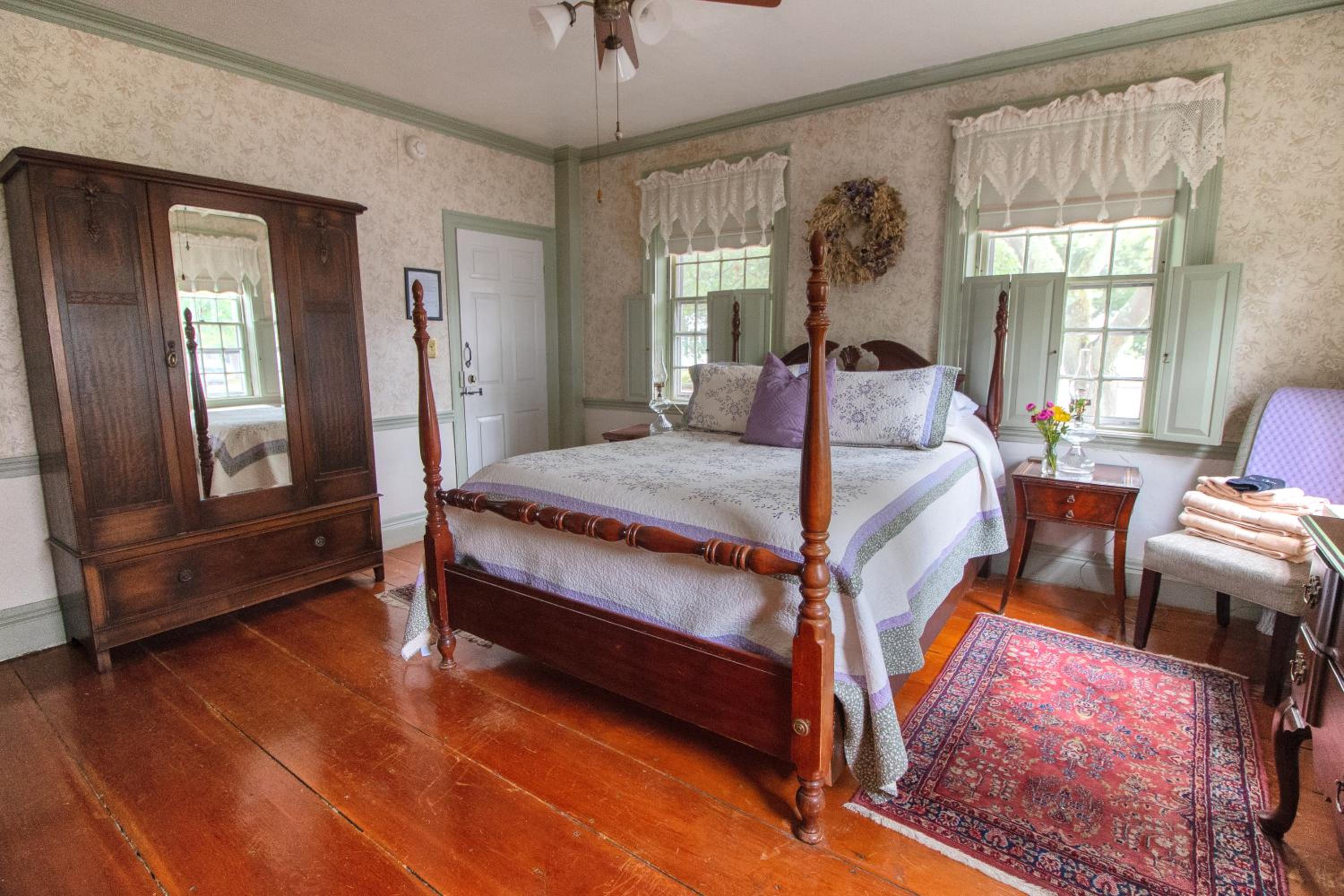 Queen Room photo 1