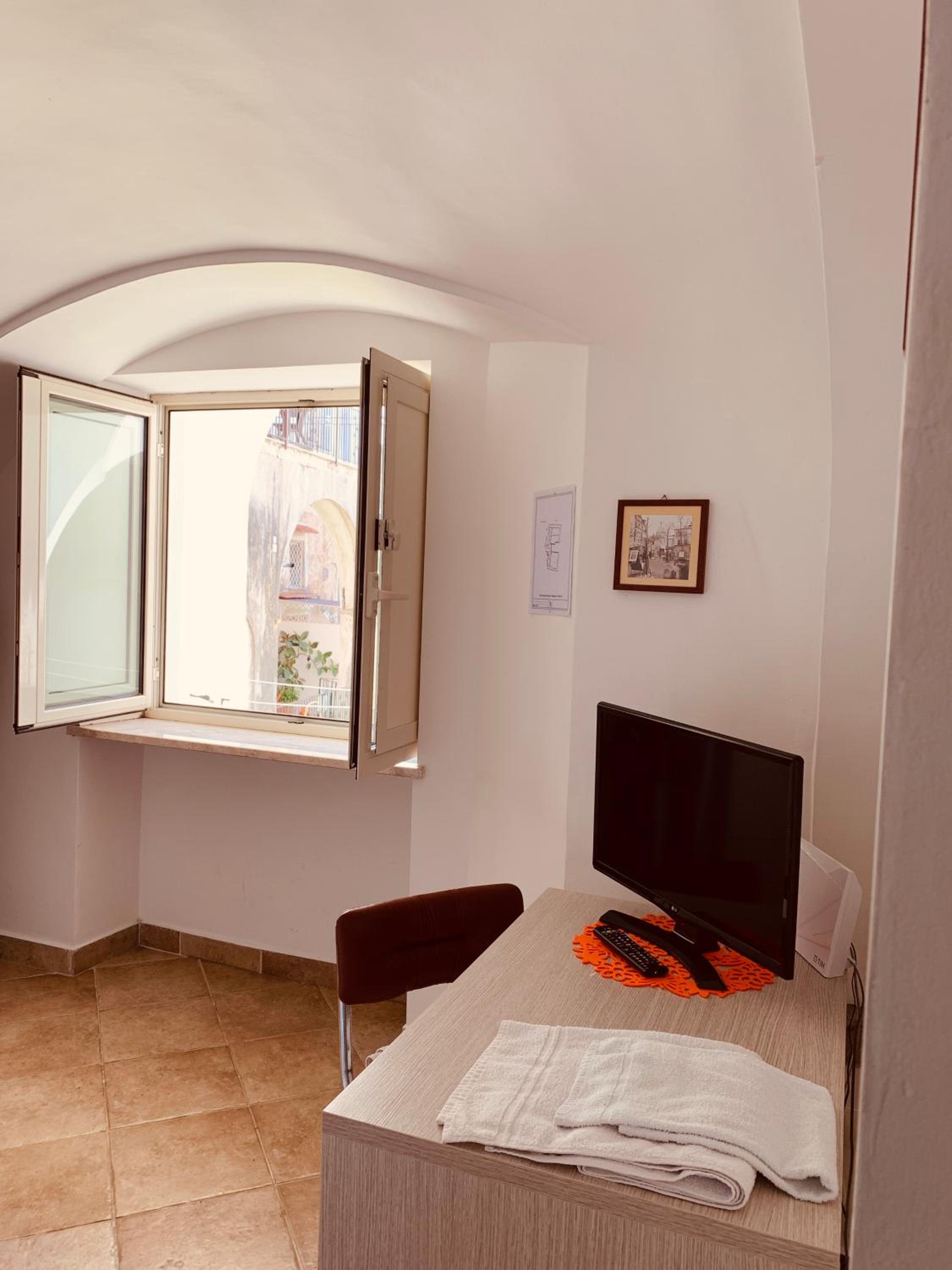 Apartment - Ground Floor - Photo 2