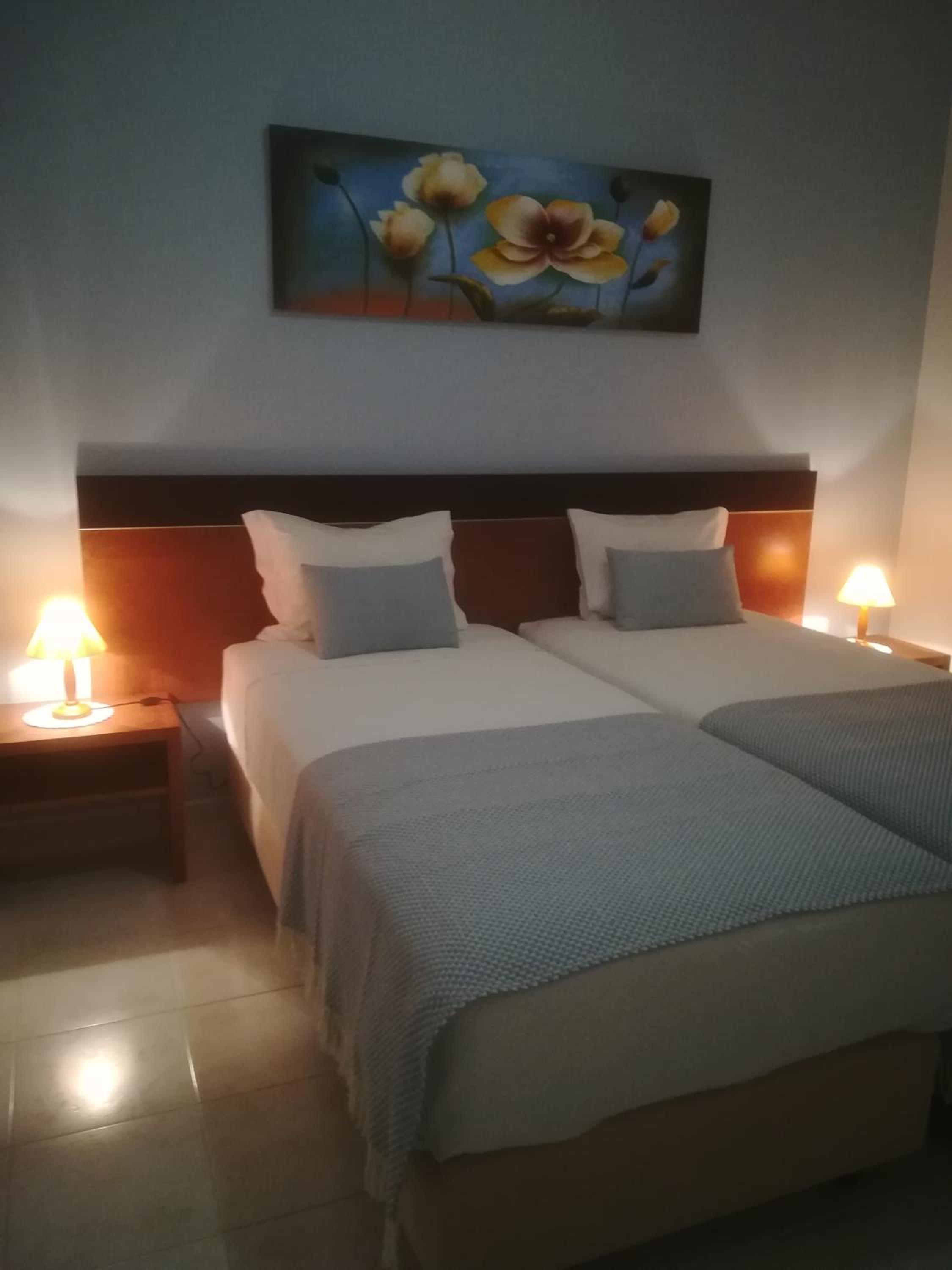 Twin Room with Private Bathroom photo 2