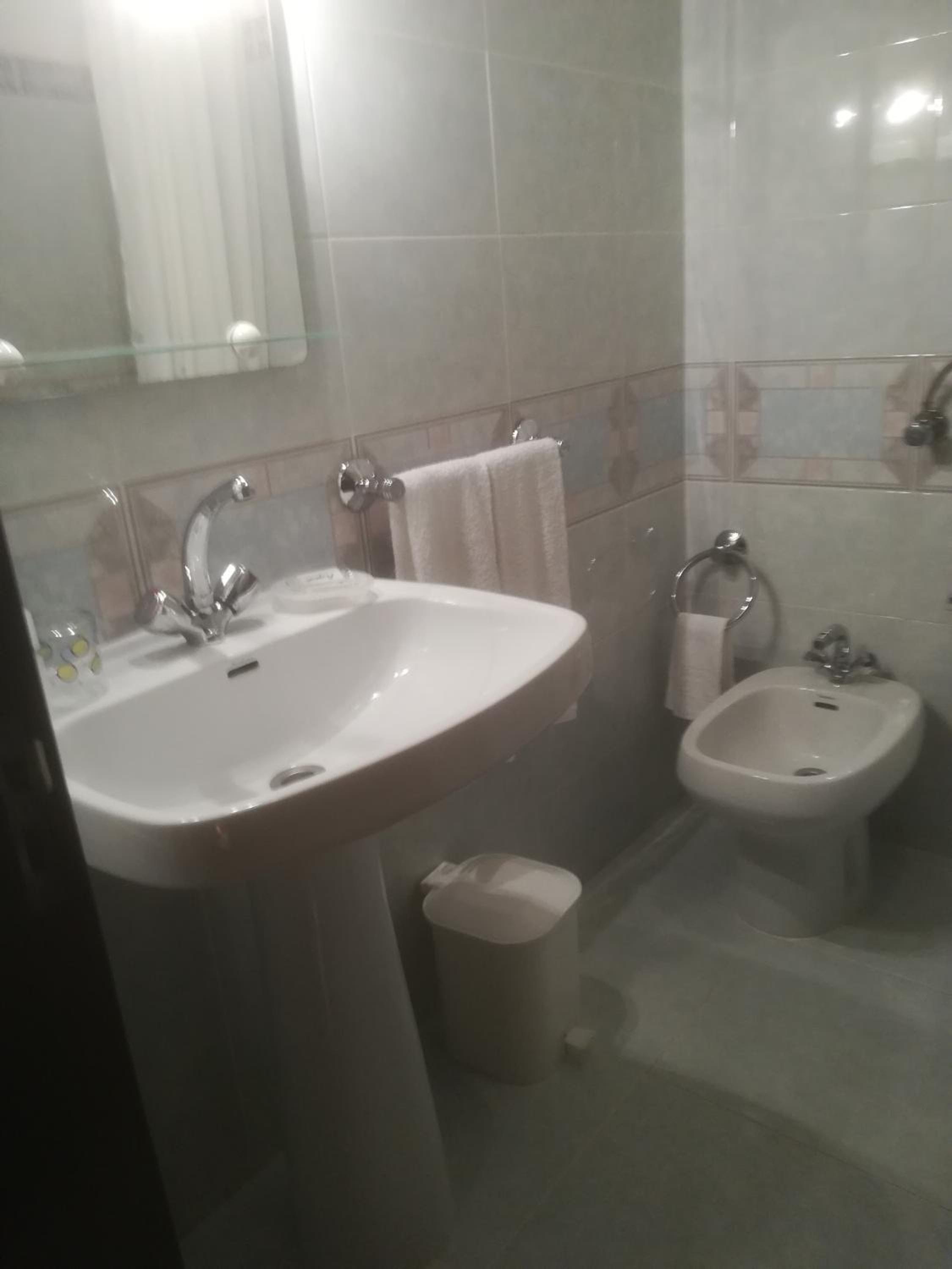Twin Room with Private Bathroom photo 3