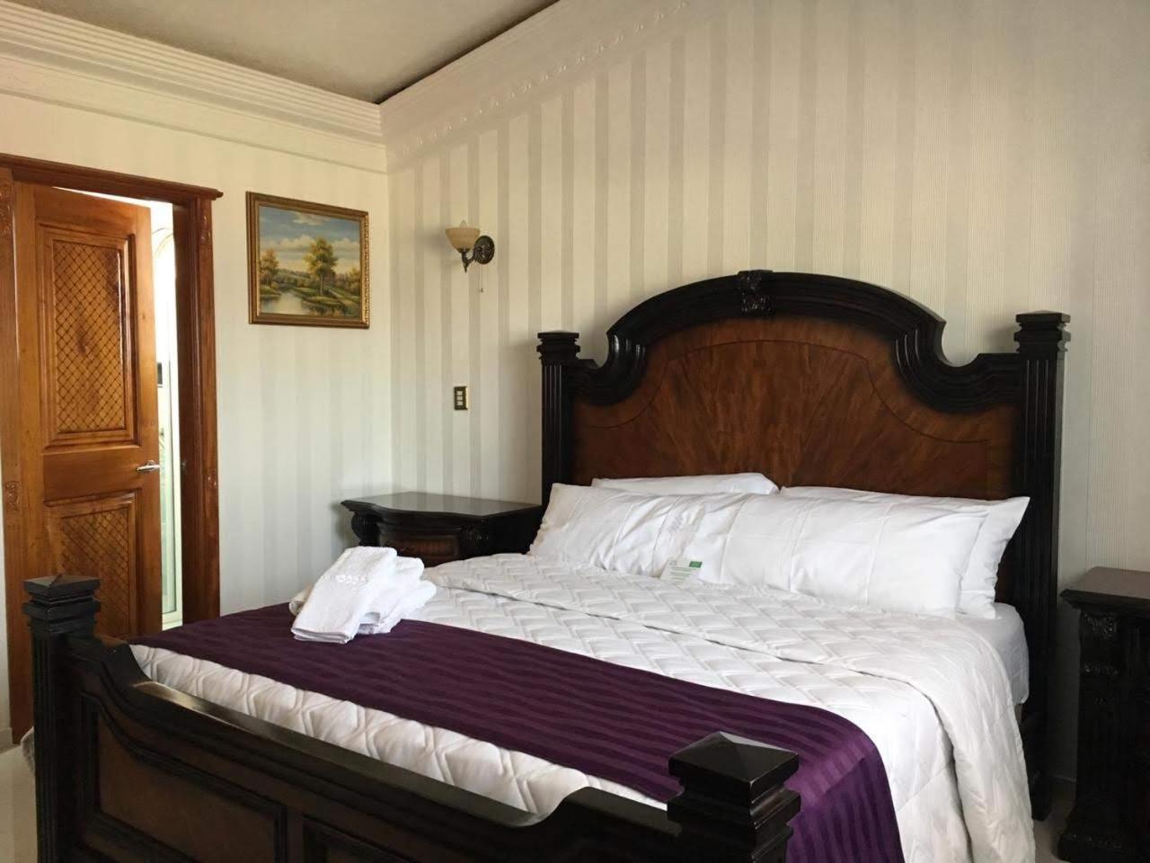 Standard King Room - Photo 3