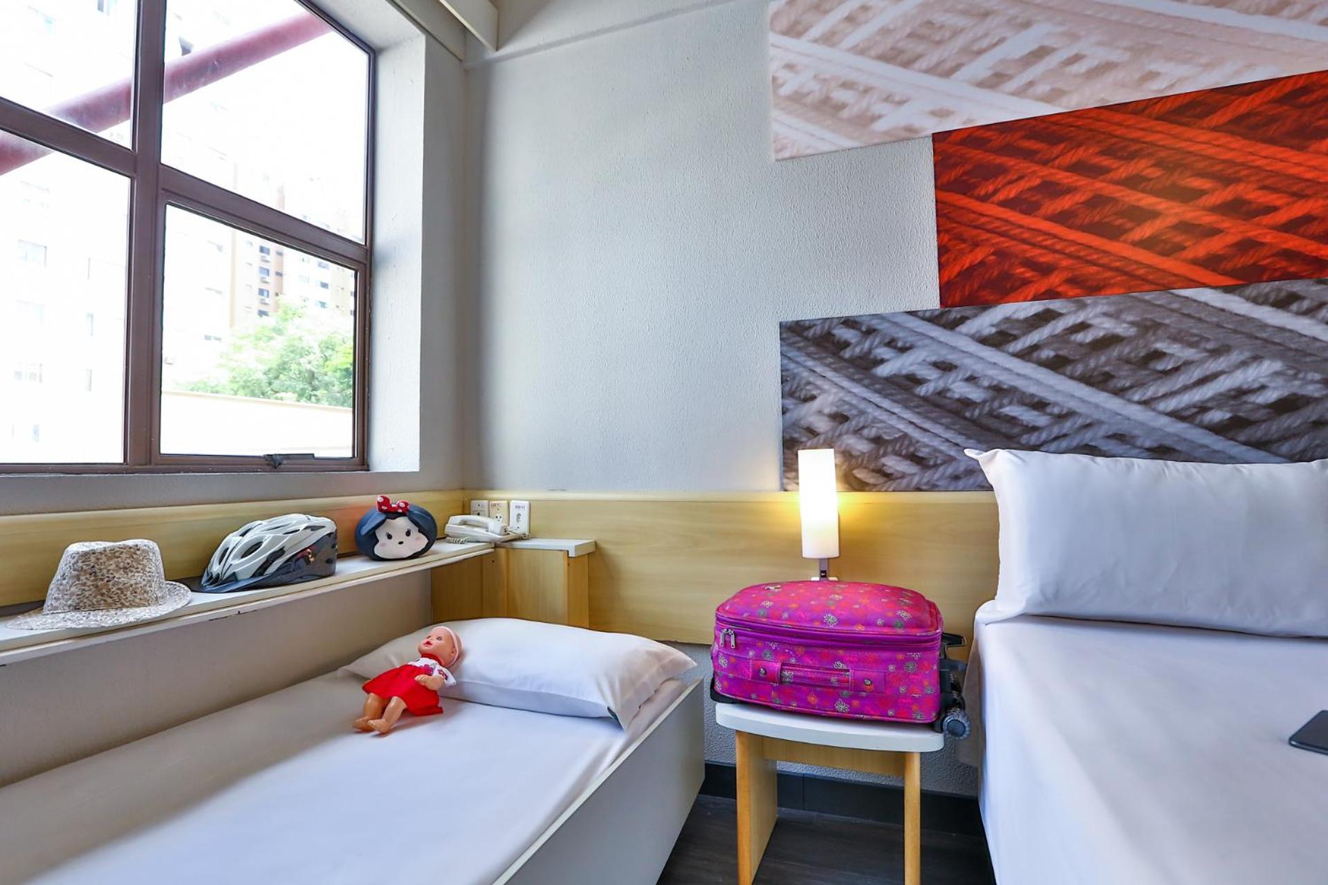 Standard Queen Room with Extra Child Bed - Photo 6