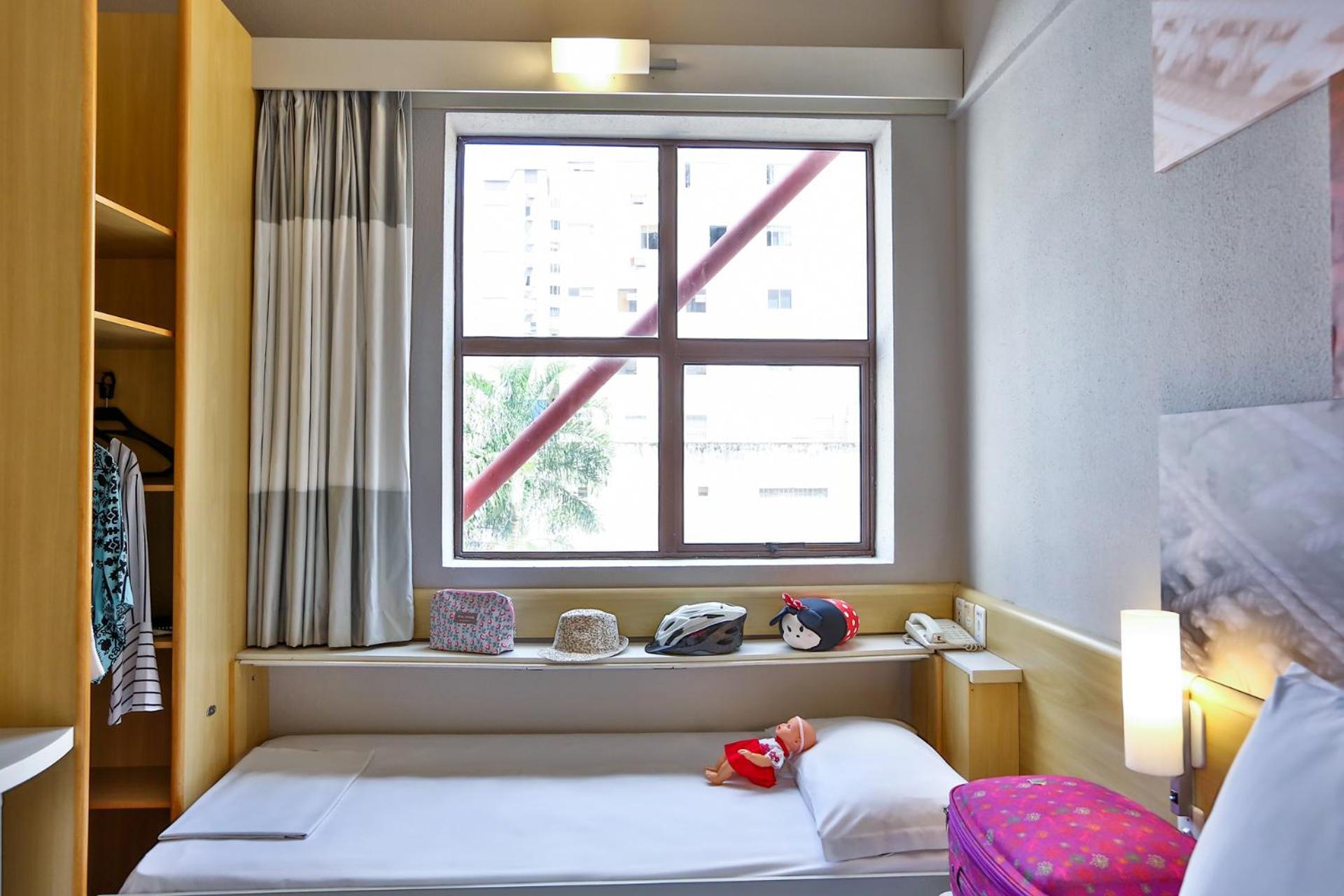 Standard Queen Room with Extra Child Bed - Photo 15