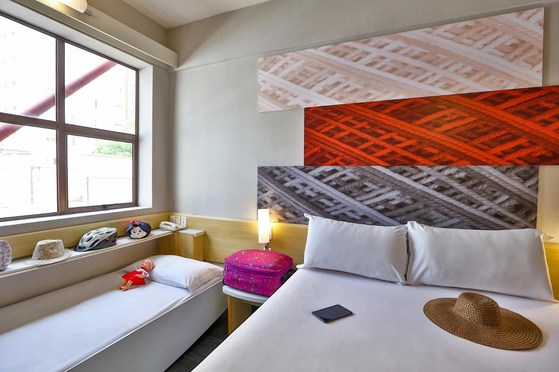 Standard Queen Room with Extra Child Bed - Photo 1