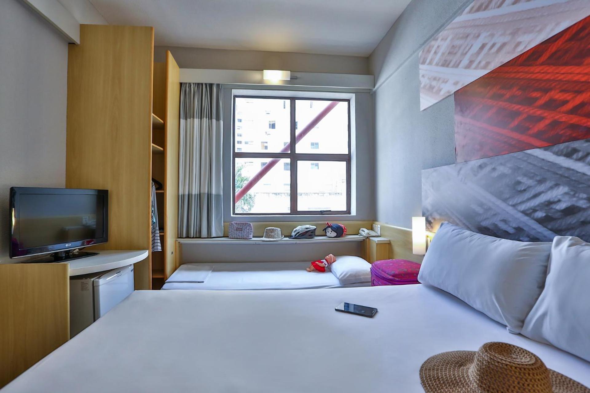 Standard Queen Room with Extra Child Bed - Photo 7