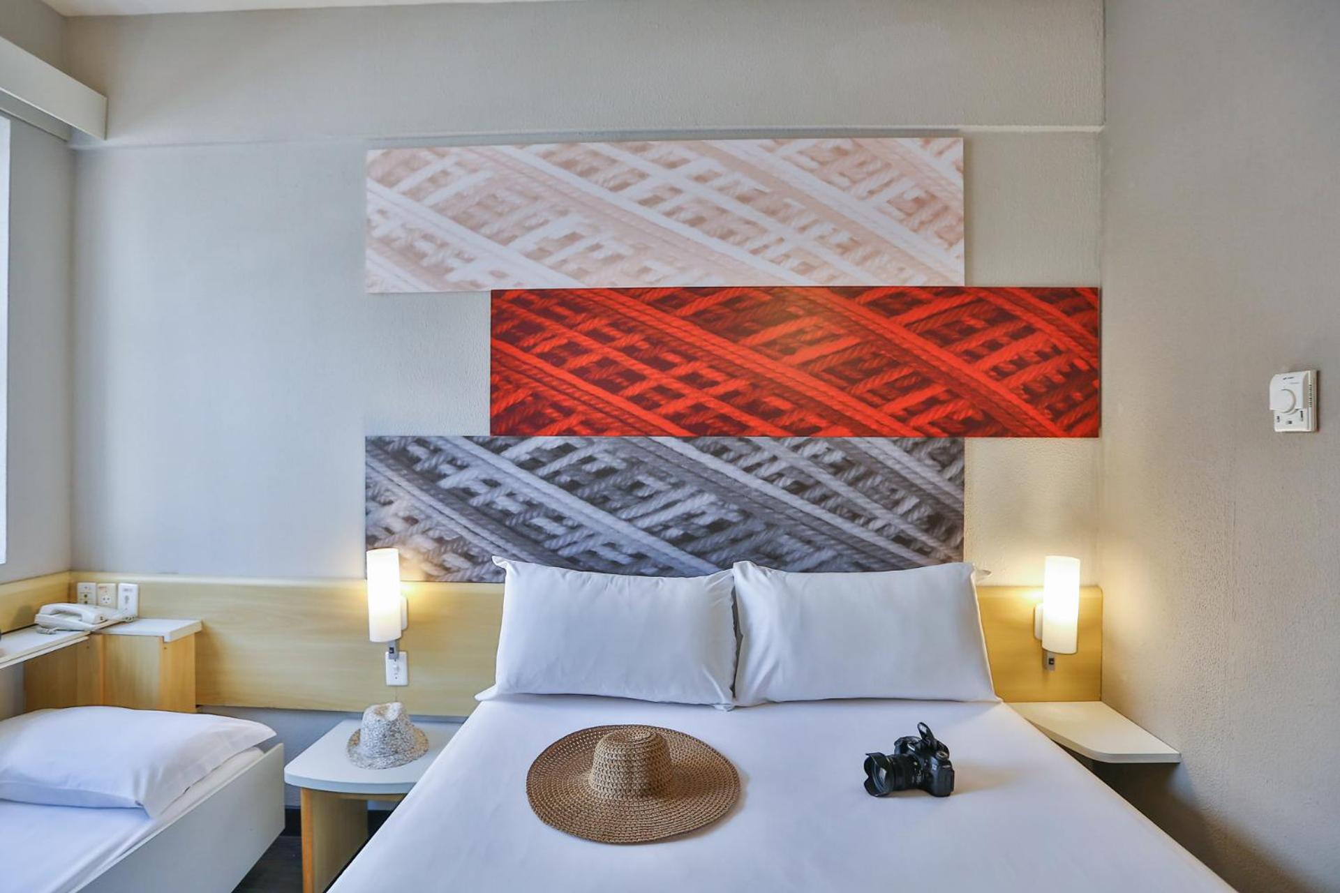 Standard Queen Room with Extra Child Bed - Photo 4