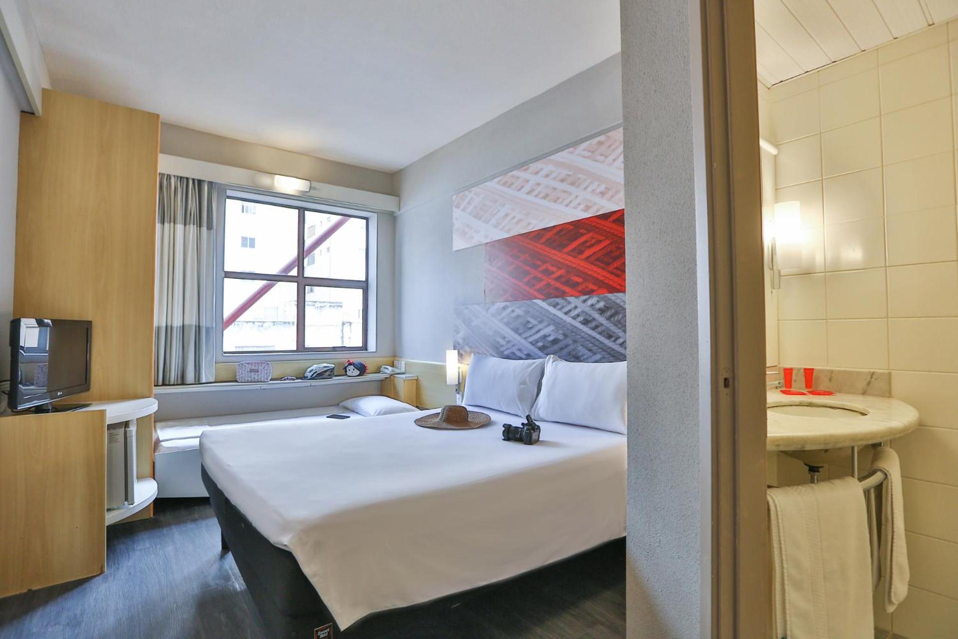 Standard Queen Room with Extra Child Bed - Photo 13