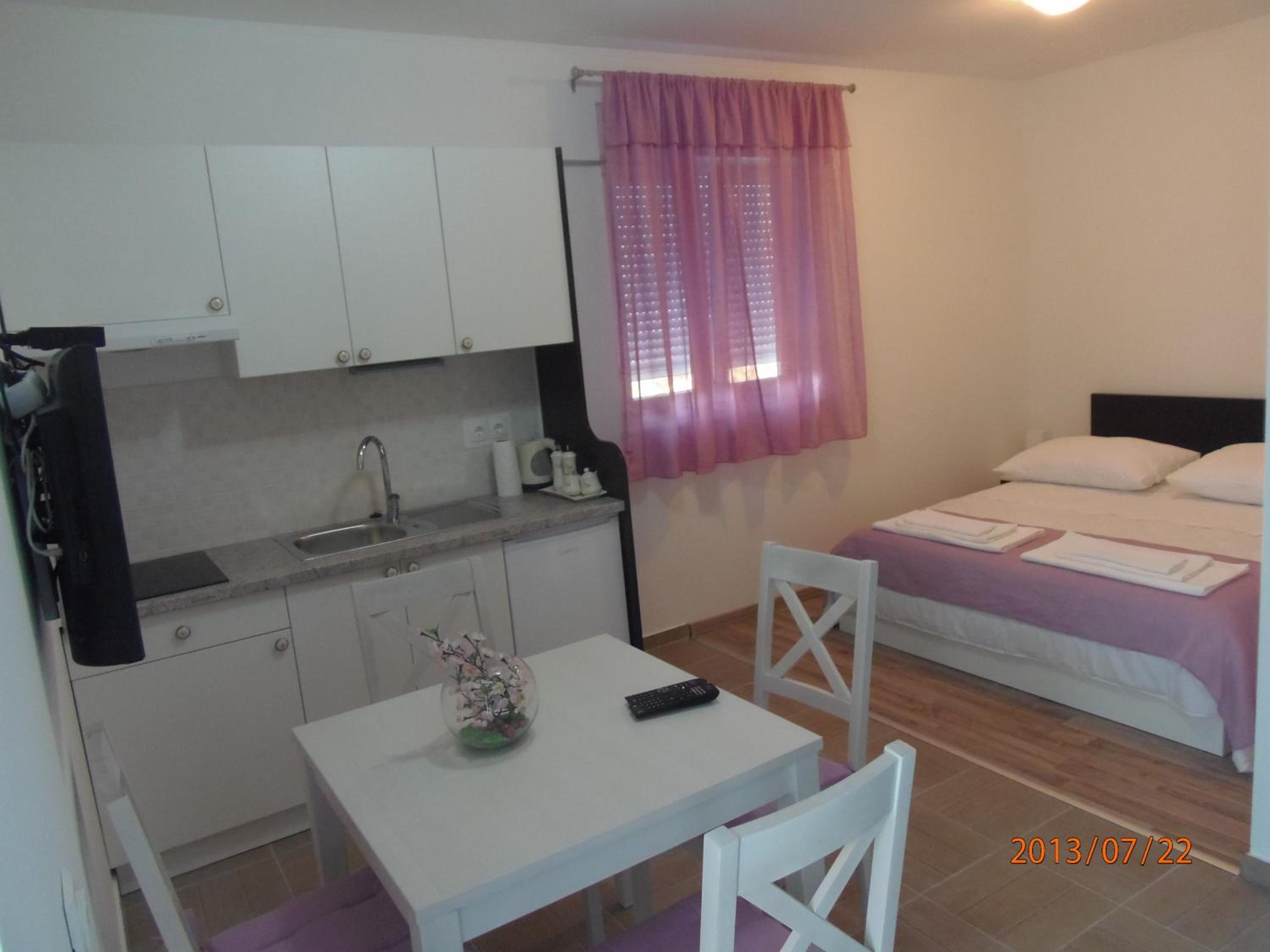 Studio with Terrace (2 Adults) - Photo 6