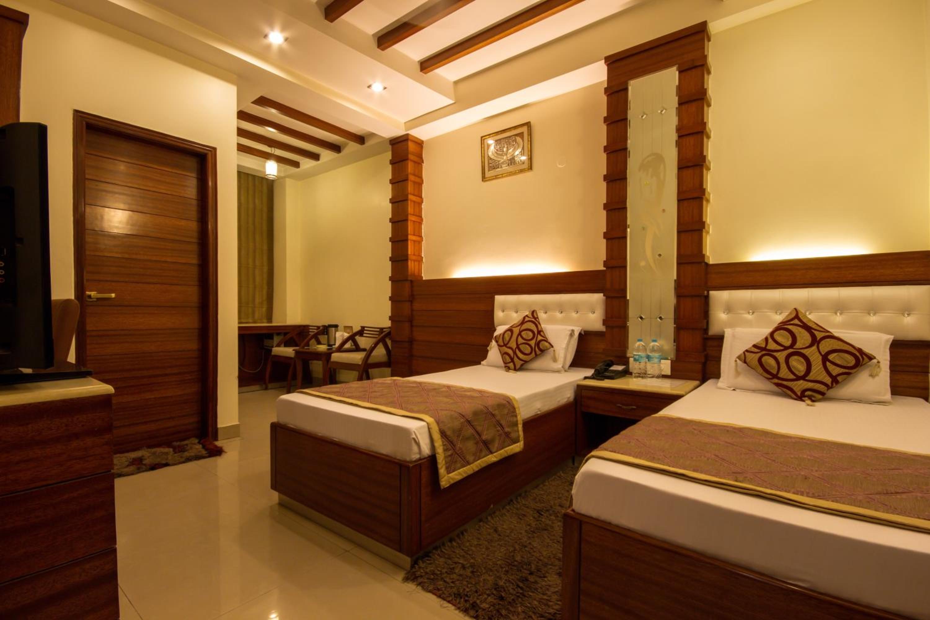 Deluxe Room - Photo 2