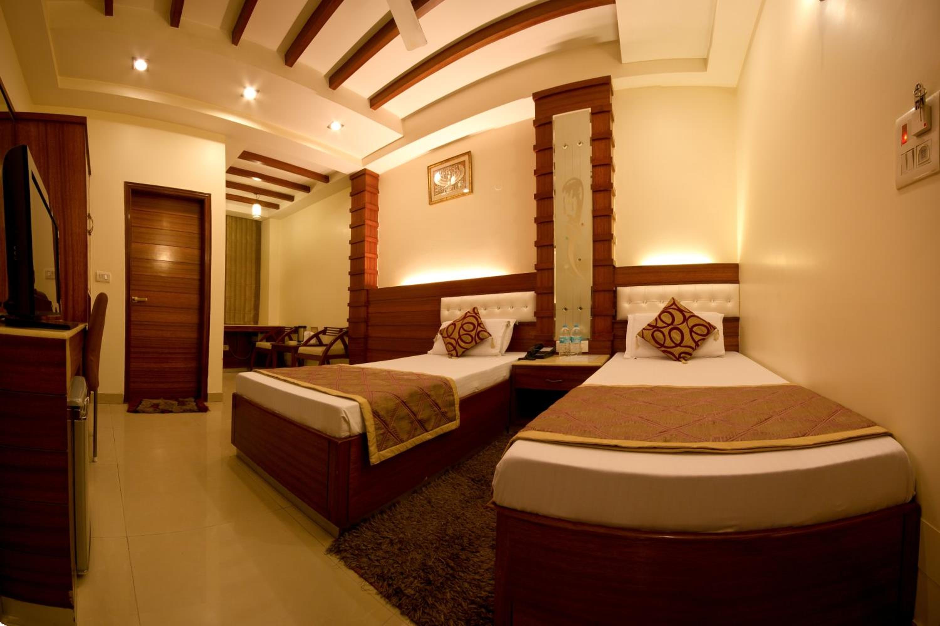 Deluxe Room - Photo 6