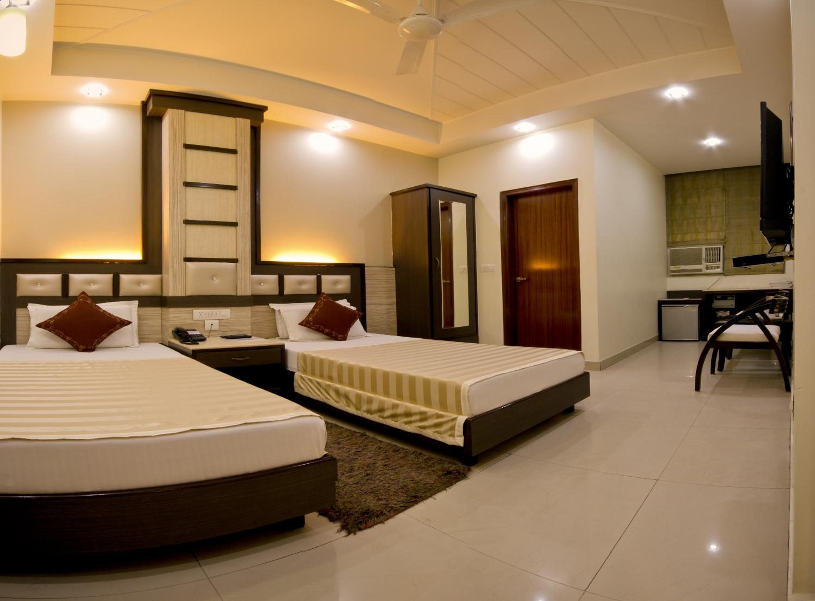Deluxe Room - Photo 5