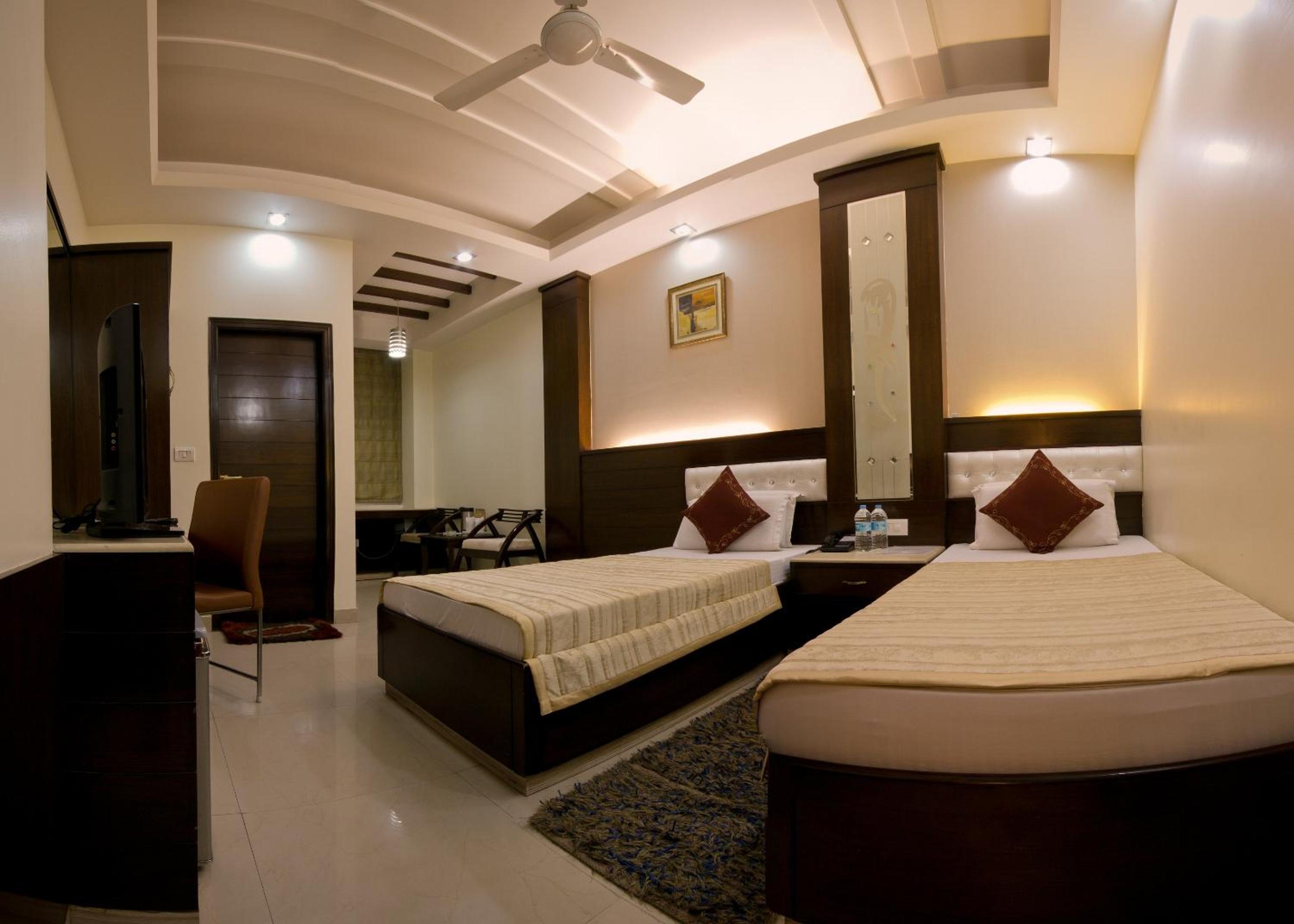 Deluxe Room - Photo 3
