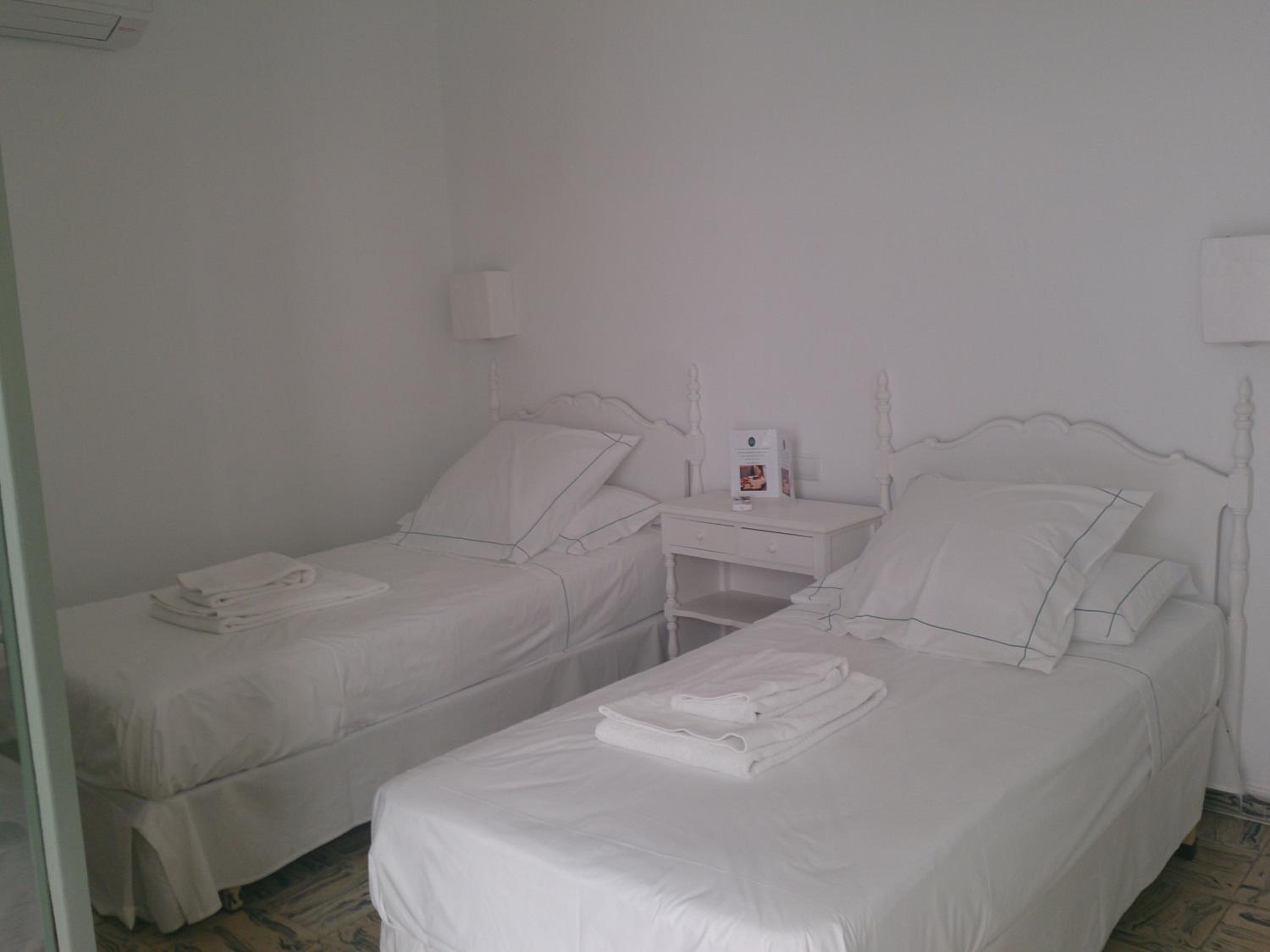 Superior Double Room with Shared Bathroom with Balcony  photo 2