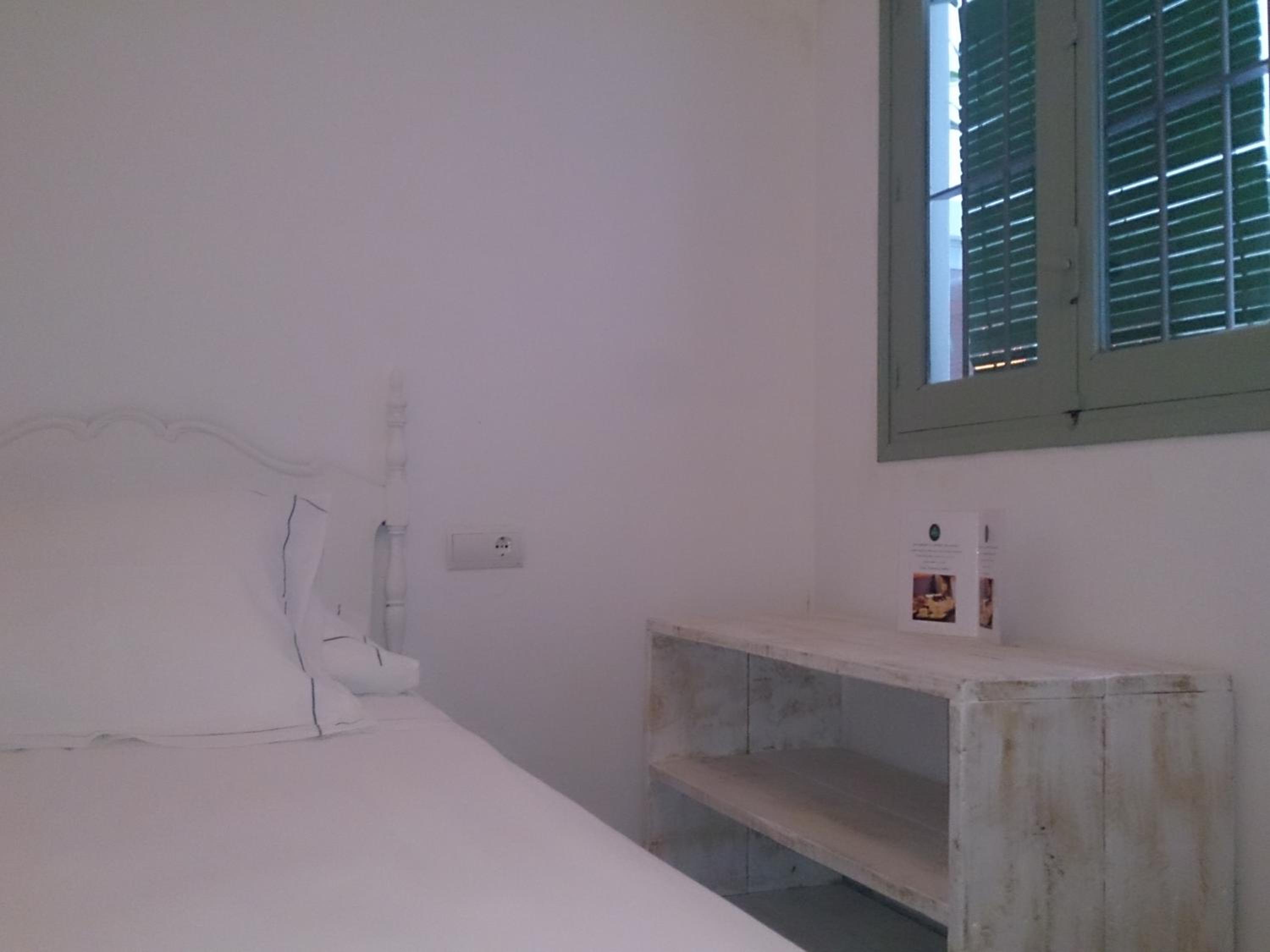 Single Room with Shared Bathroom photo 2
