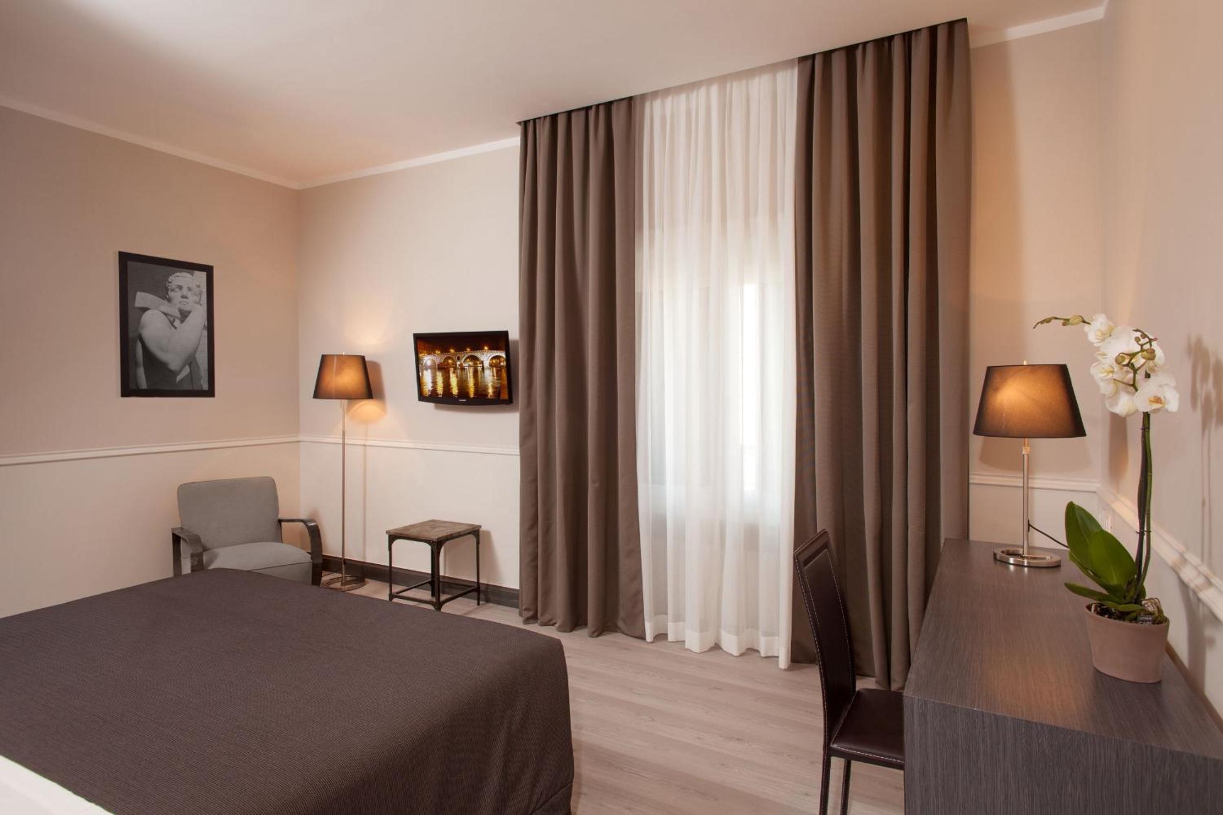 Double or Twin Room photo 2