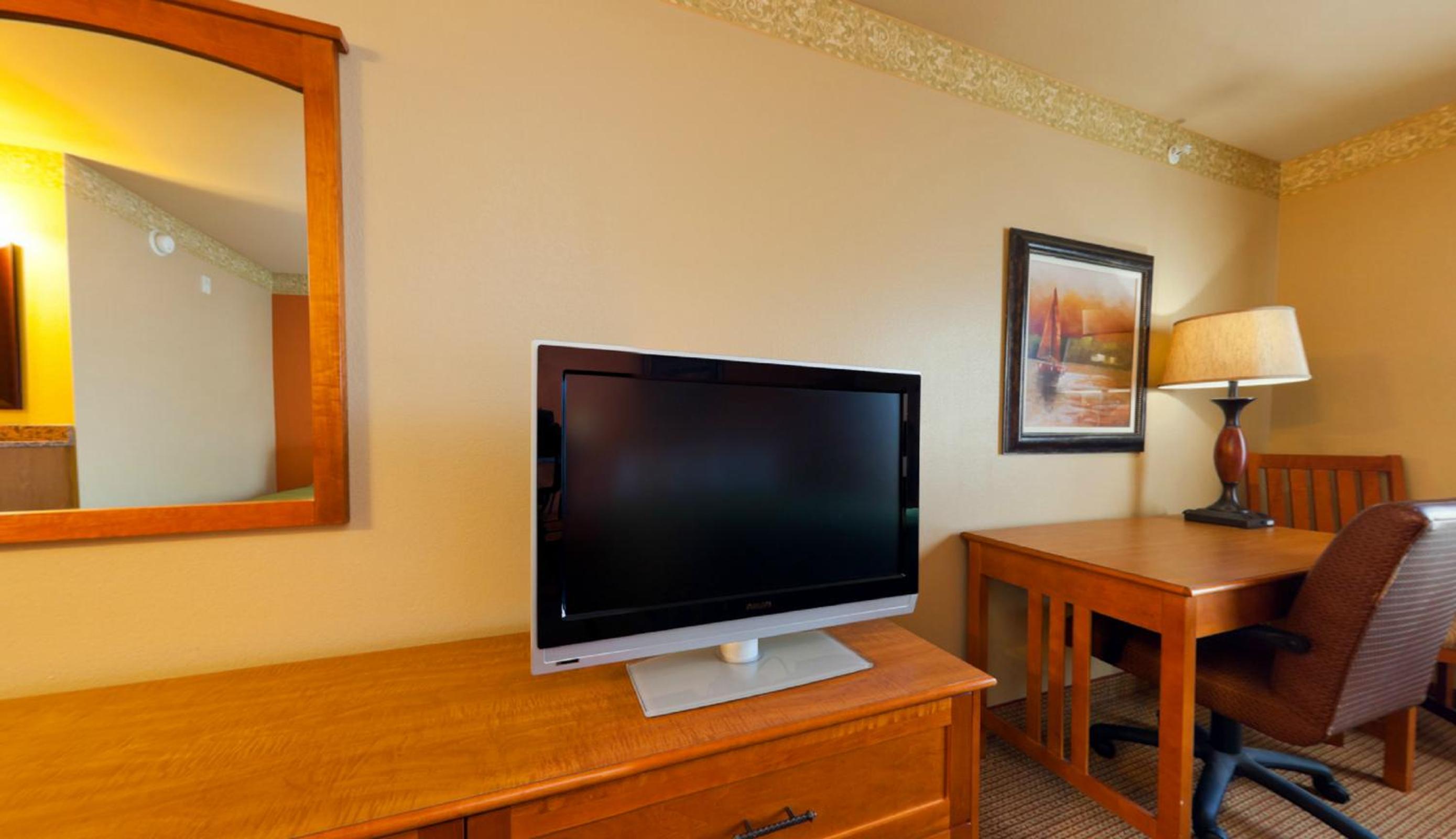 Queen Room with Two Queen Beds - Disability Access - Photo 2