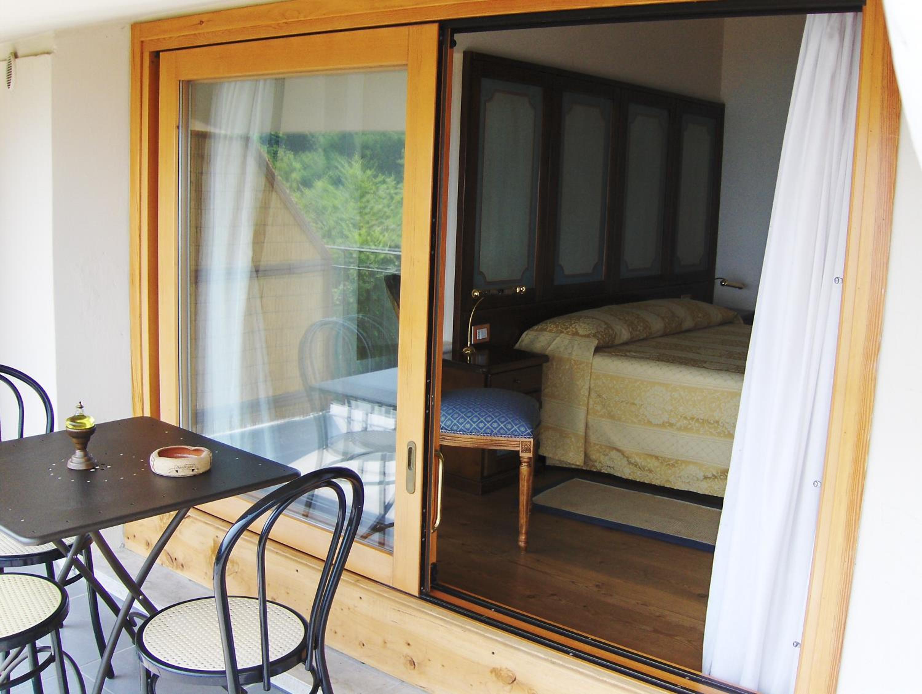 Double Room with Lake View - Photo 2