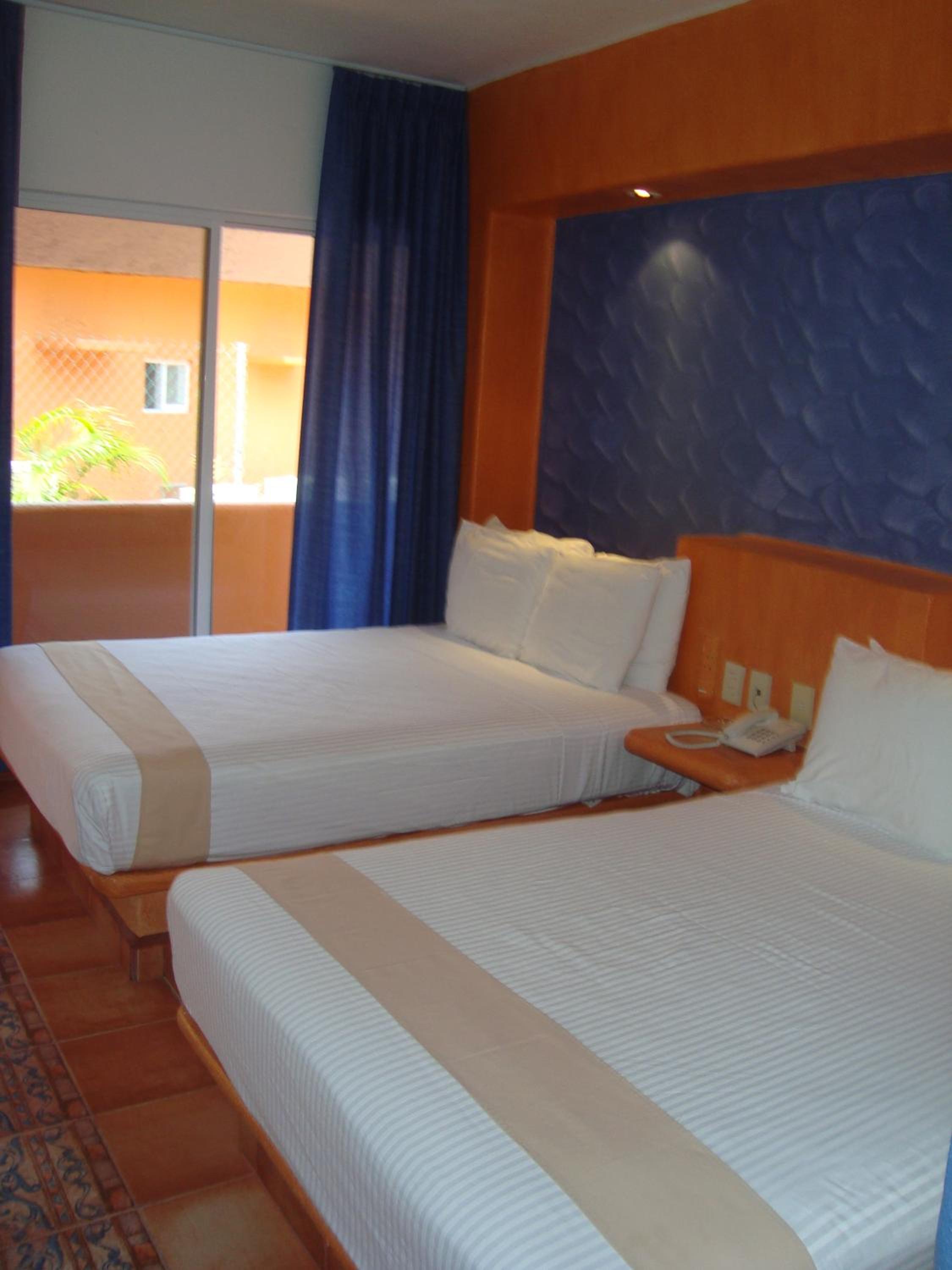 Double Room with Two Double Beds - Photo 4