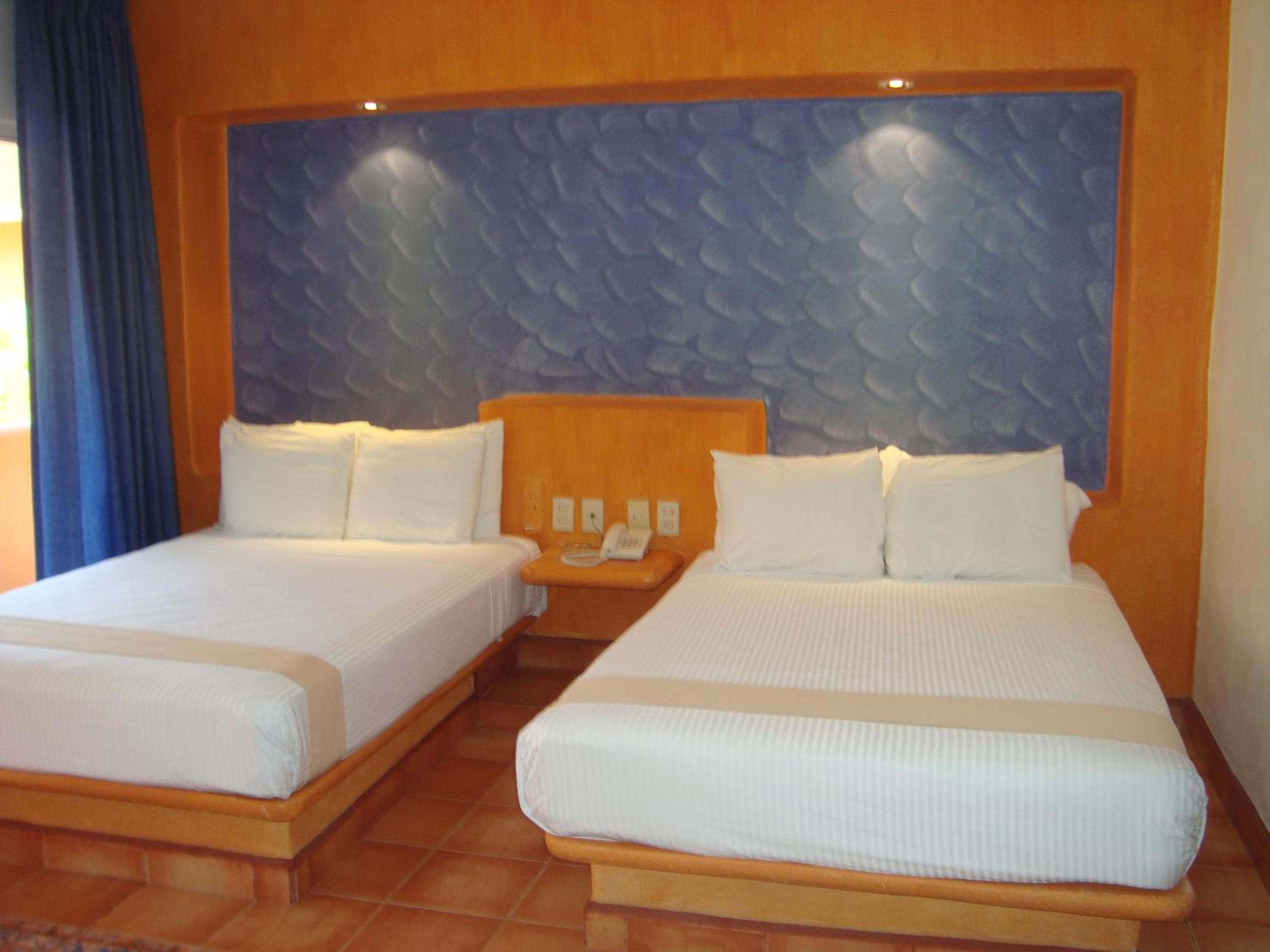 Double Room with Two Double Beds - Photo 3