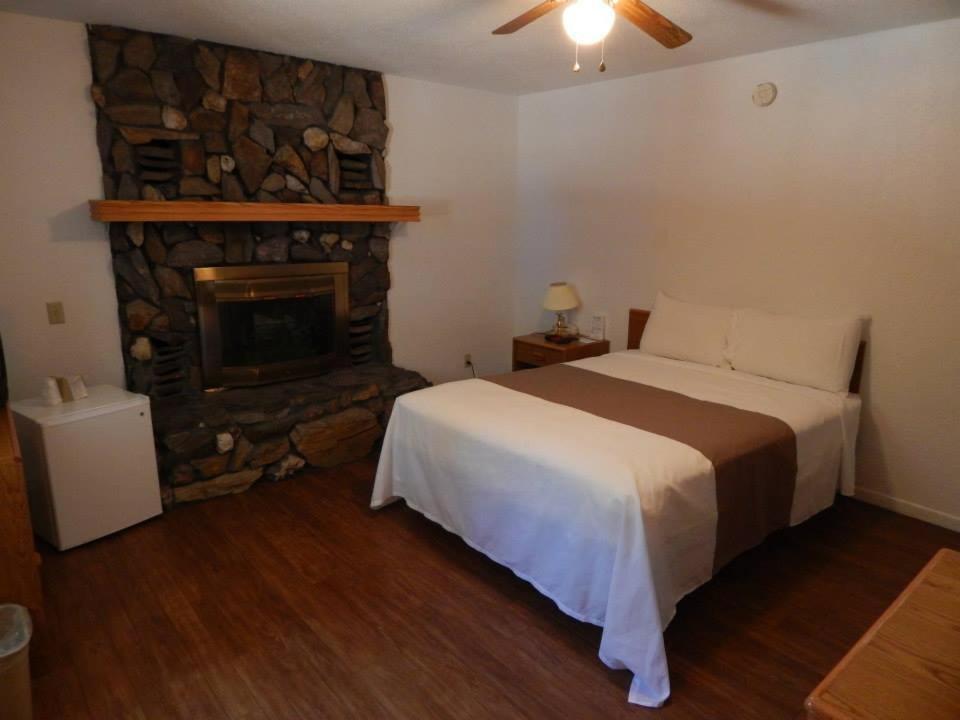 2 Queen Beds Non-Smoking - Photo 8