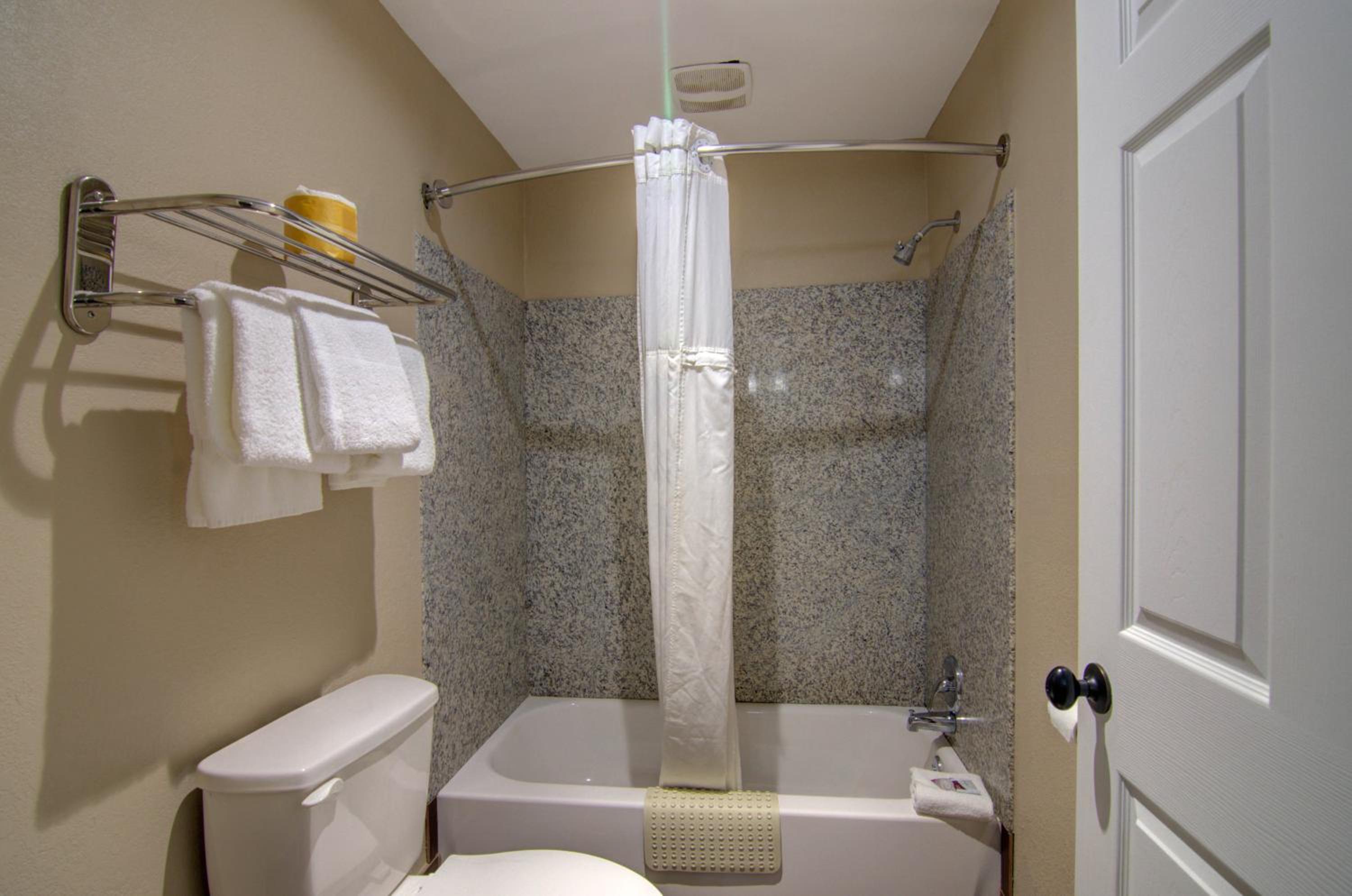 Standard Triple Room - Photo 8