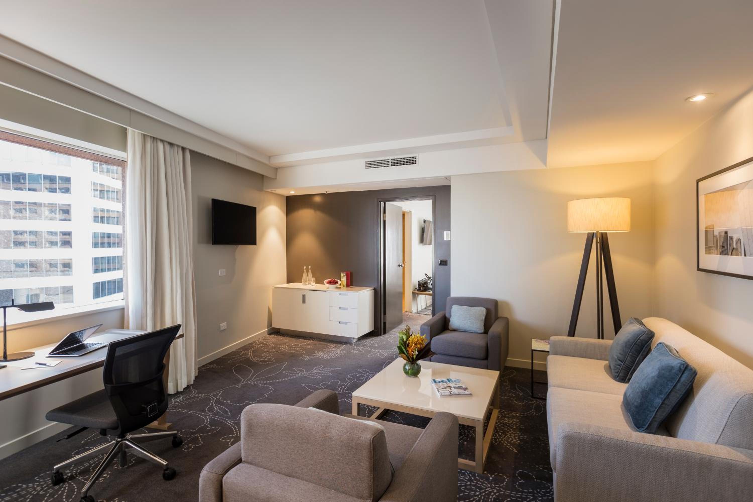 Executive Suite thumbnail 6