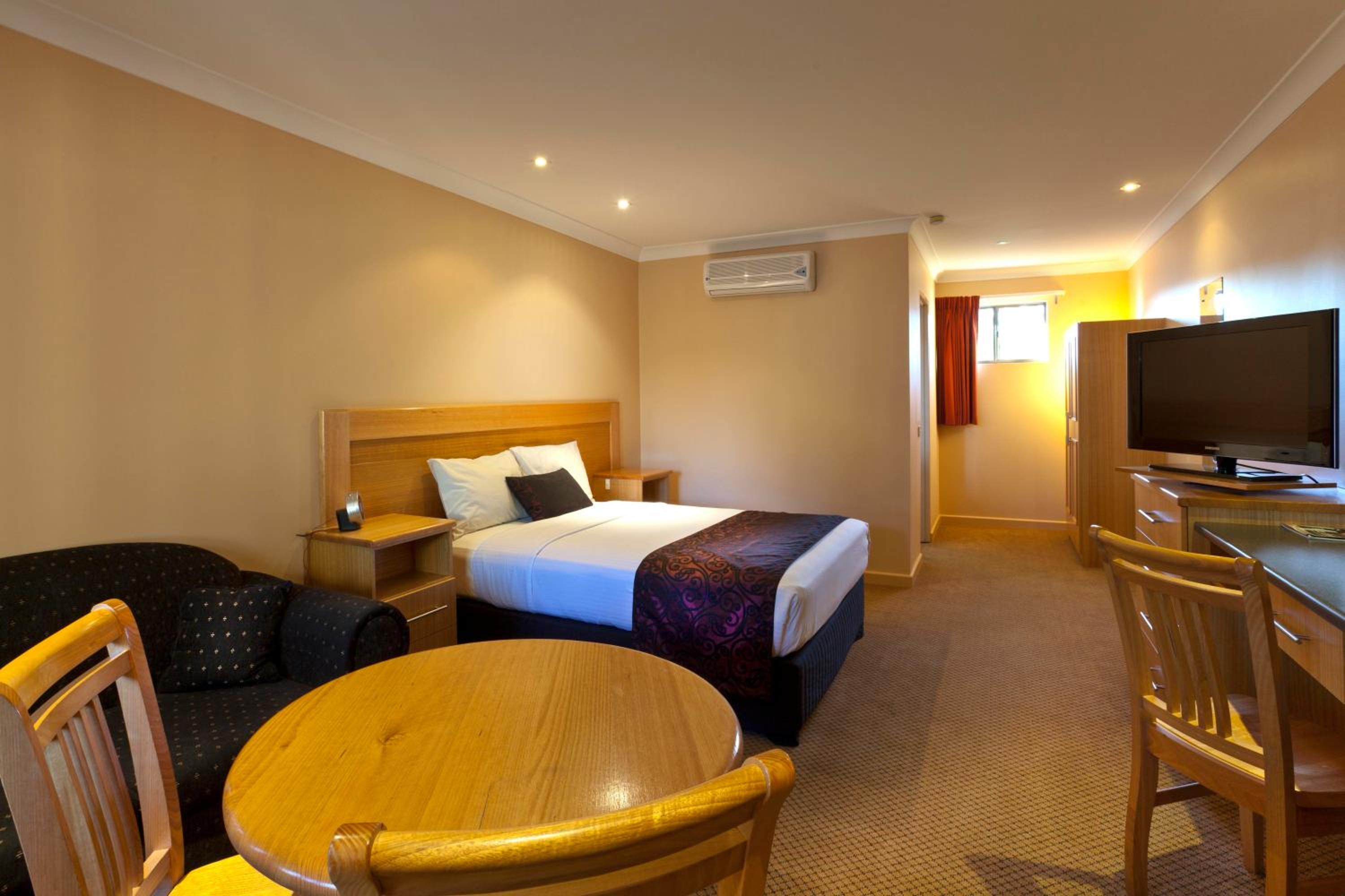 Executive Queen Room - Photo 12