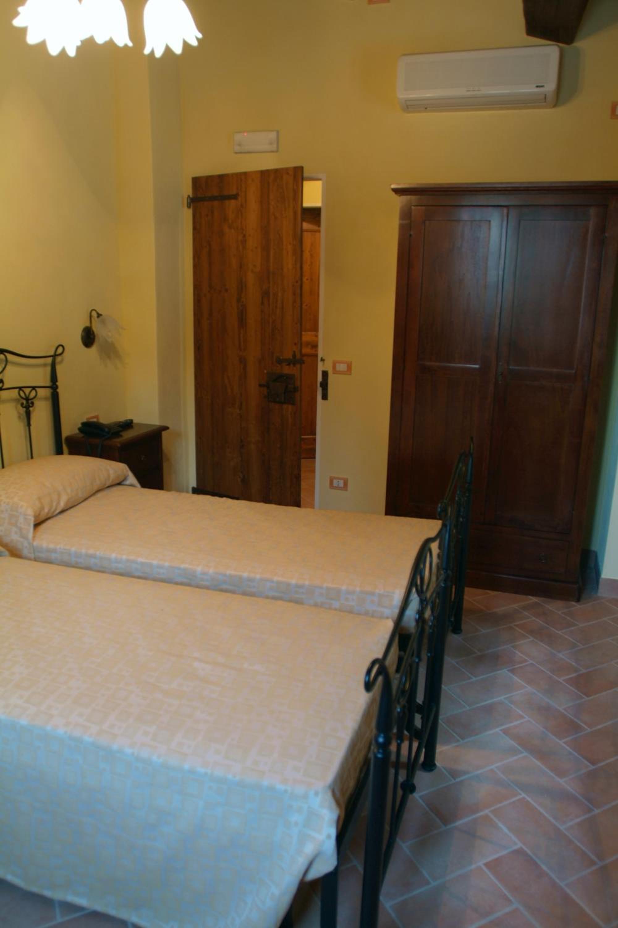 Double Room - Photo 3