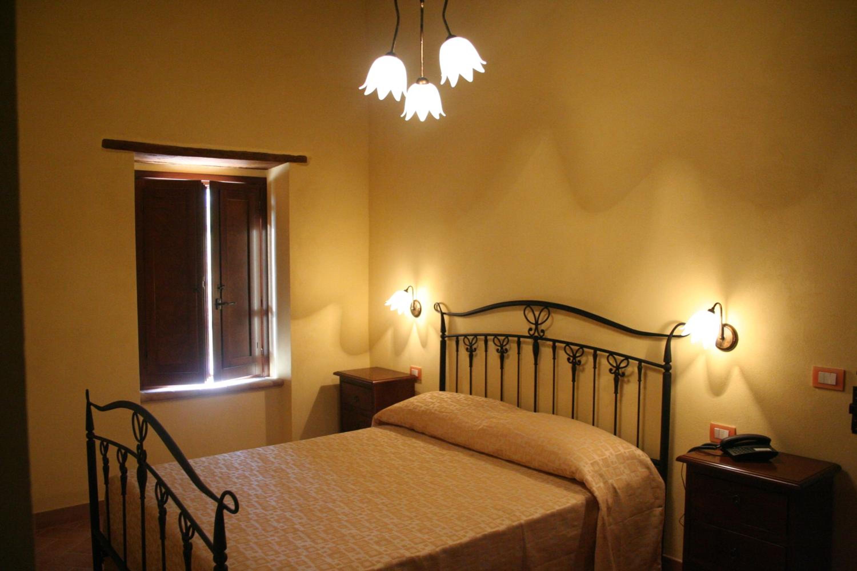 Double Room - Photo 2