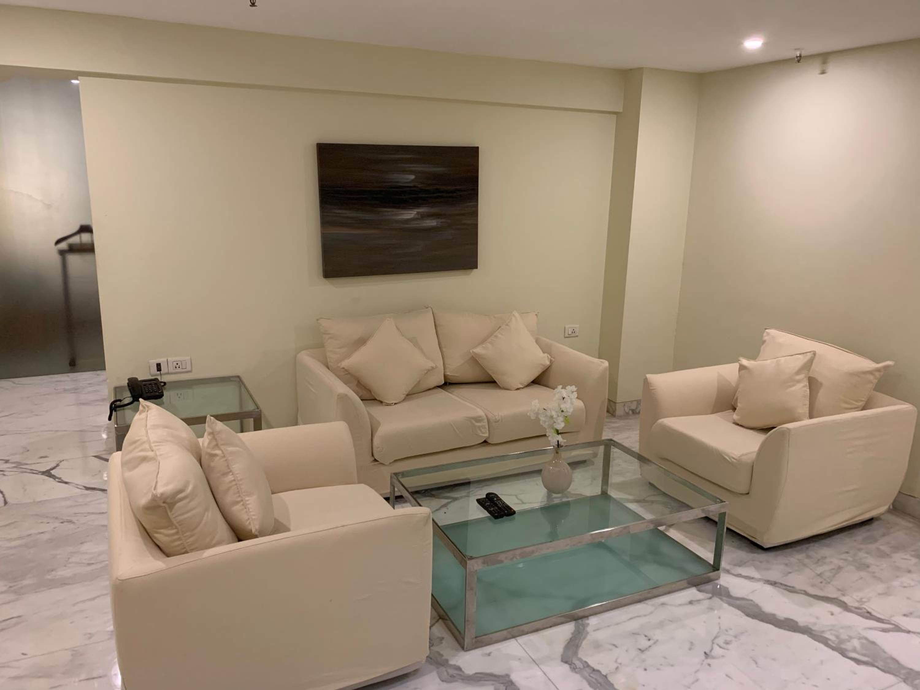 Deluxe Suite - Photo 9