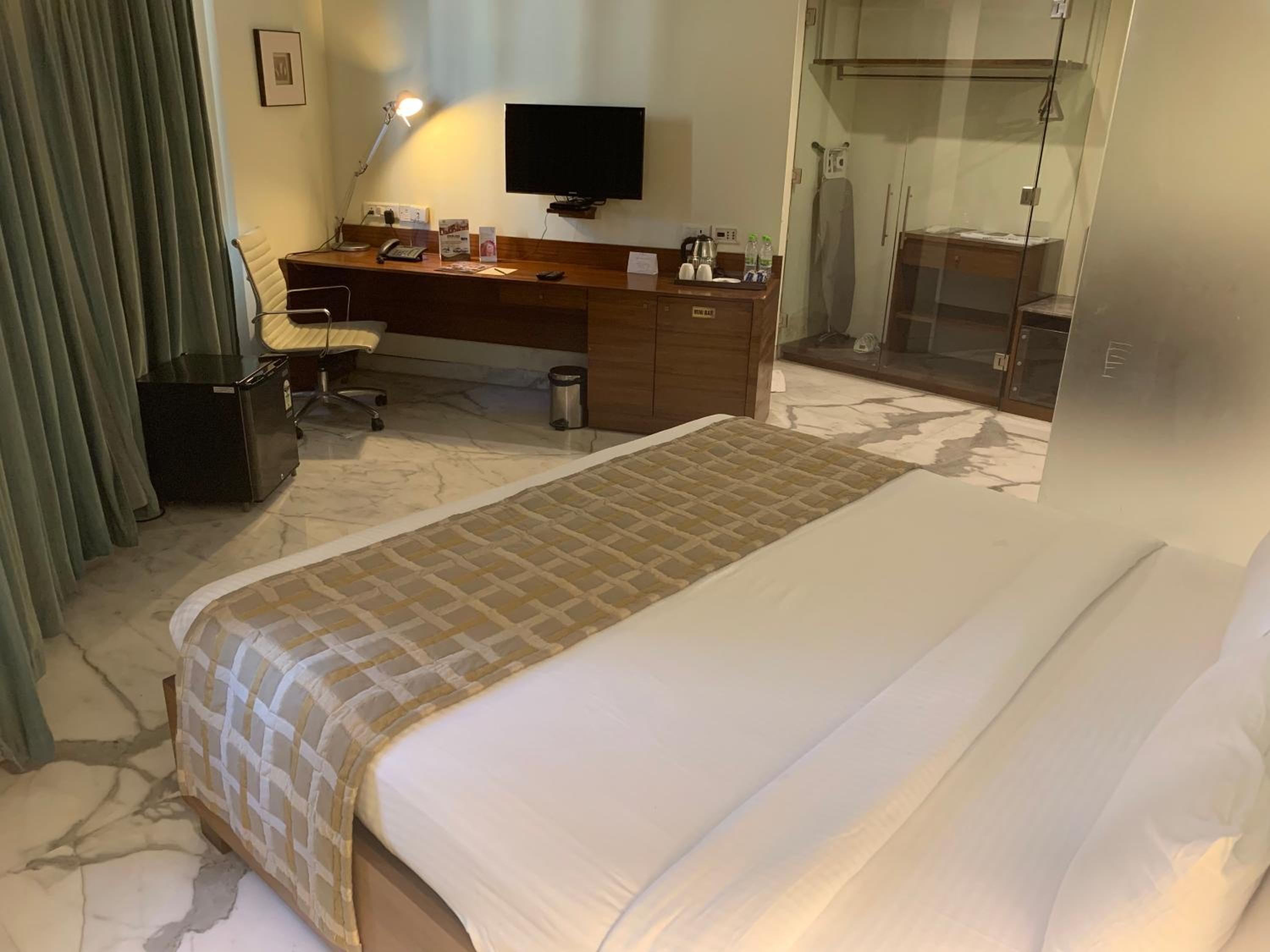 Deluxe Suite - Photo 6