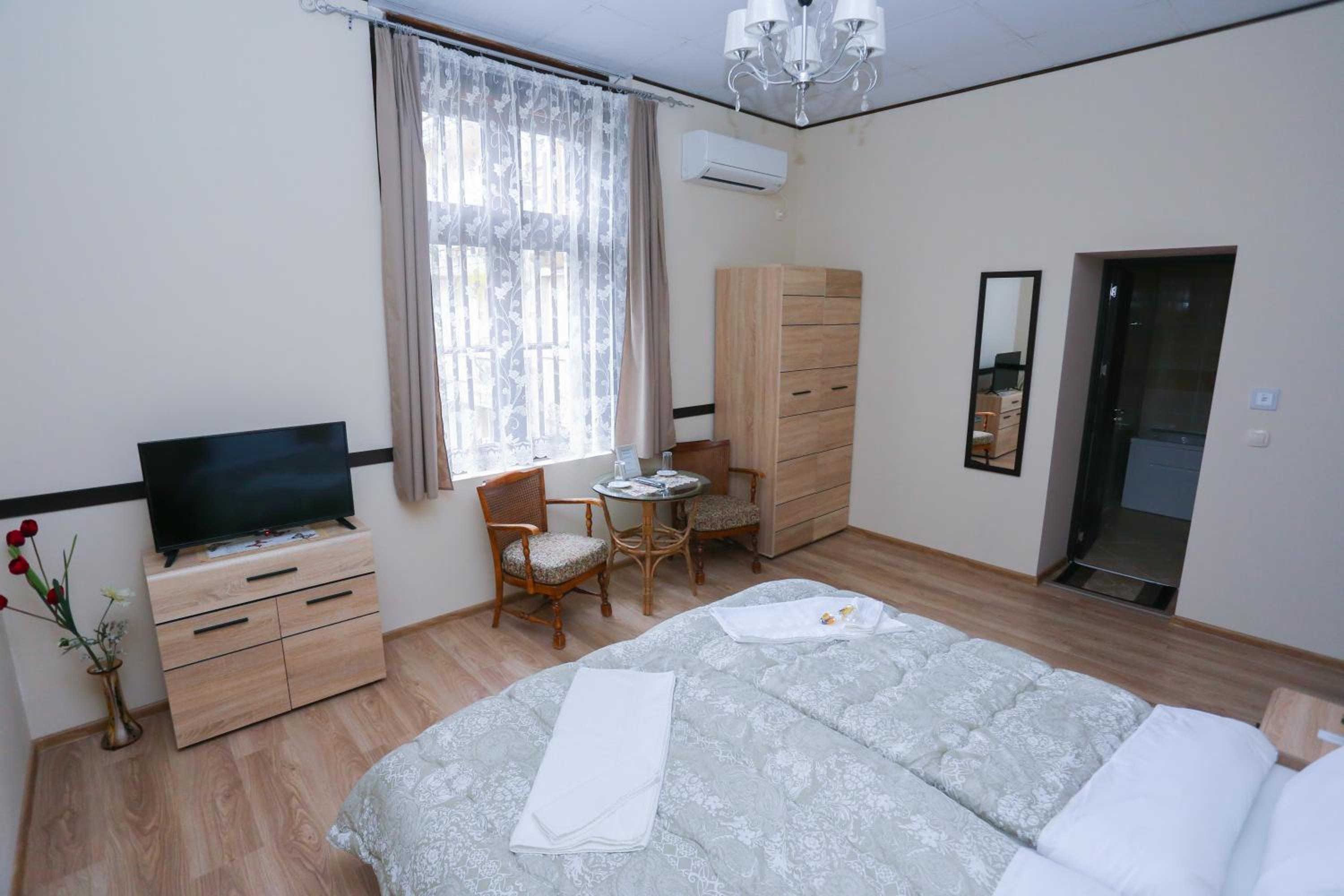 Double or Twin Room with Private Bathroom photo 2