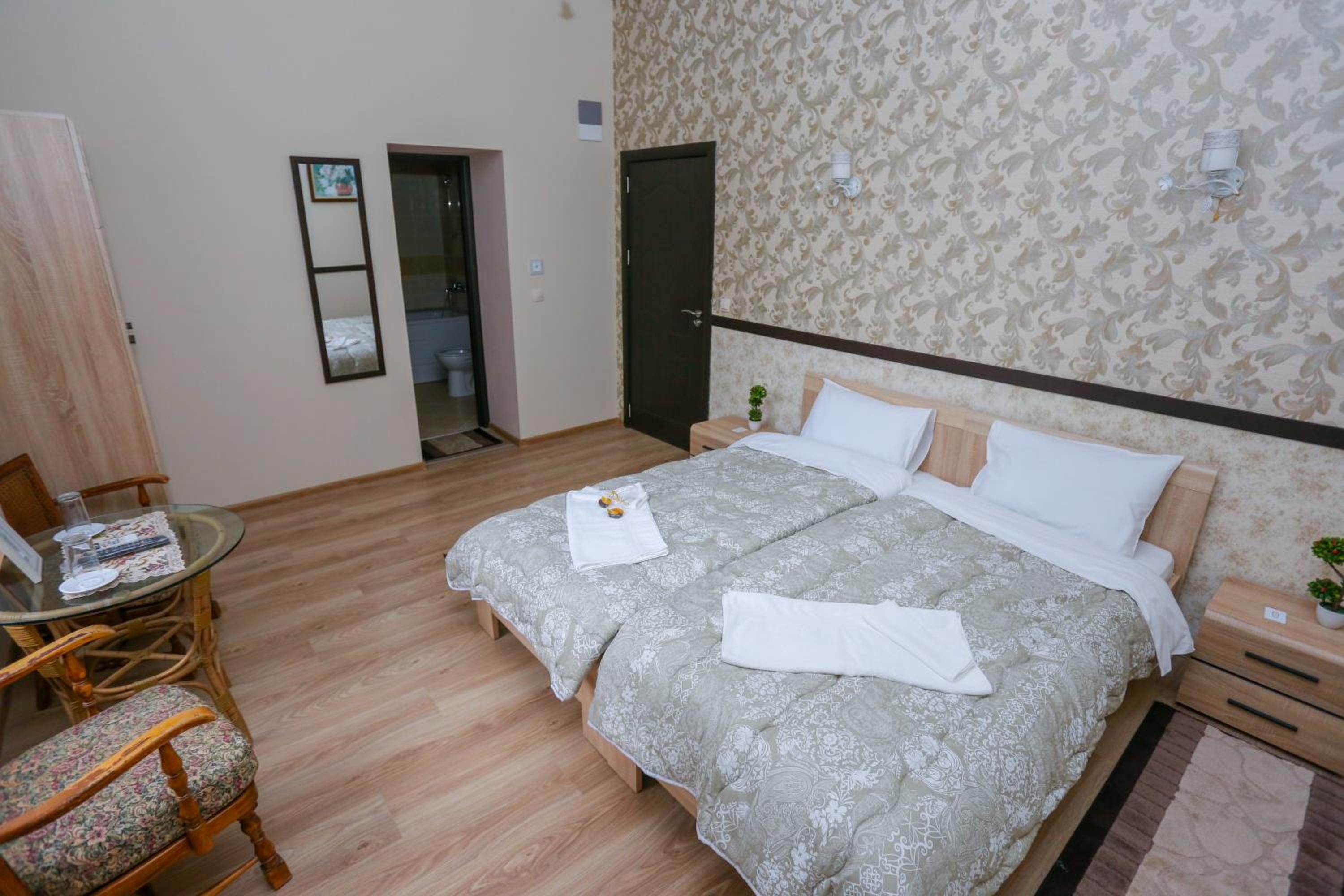 Double or Twin Room with Private Bathroom photo 3
