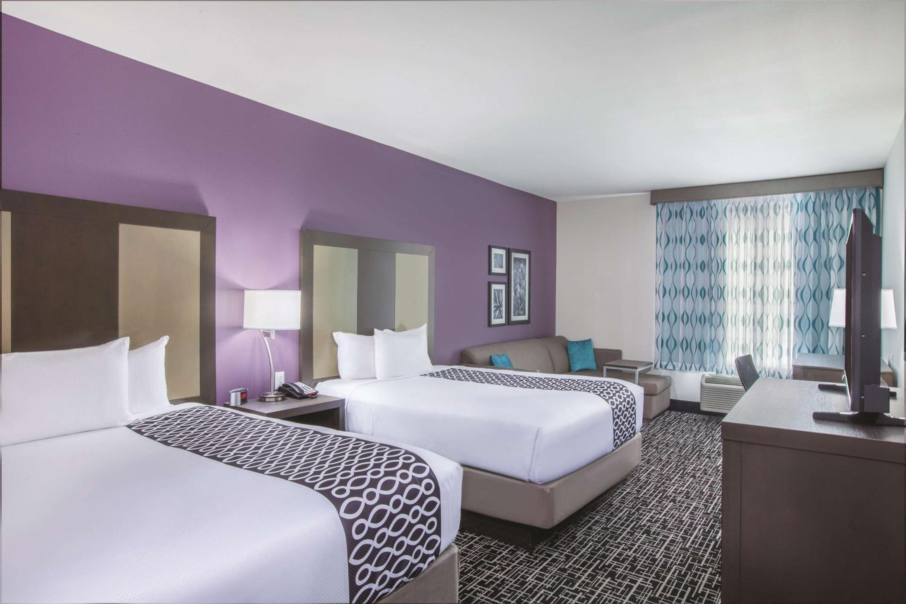 Deluxe Suite with Two Queen Beds - Non-Smoking