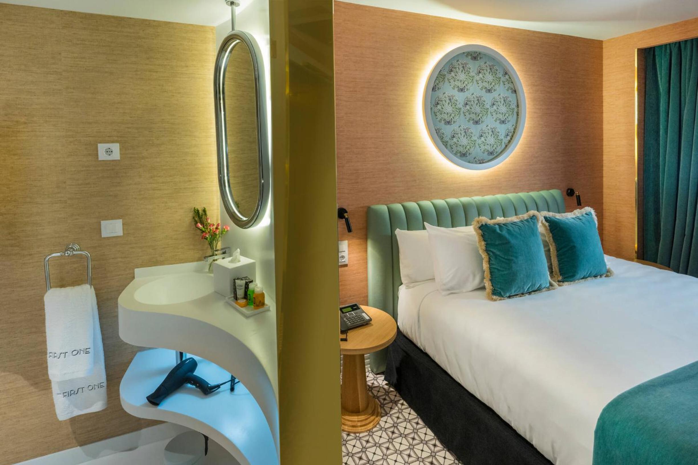 Deluxe Room - Photo 5