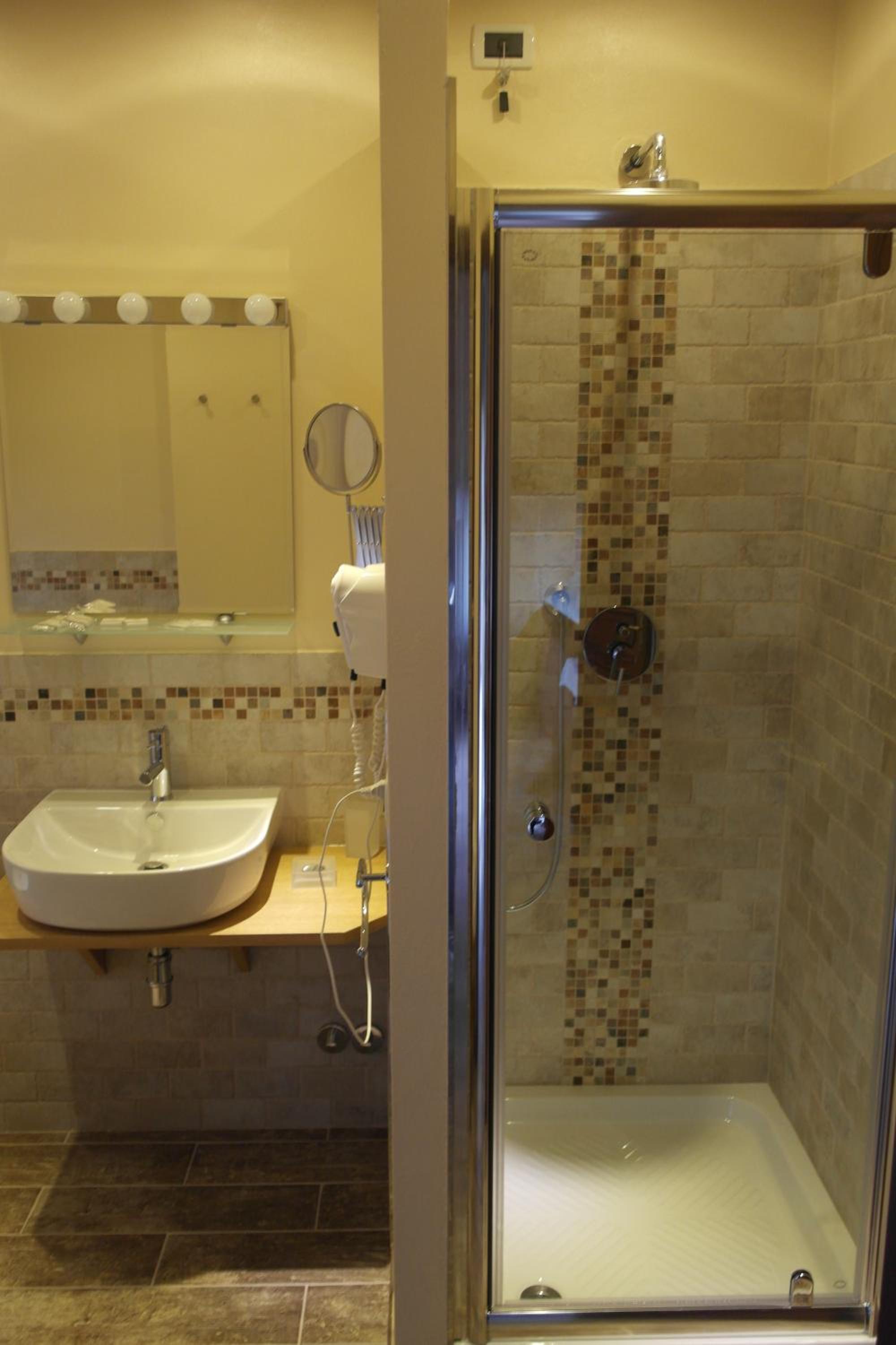 Double Room - Photo 8