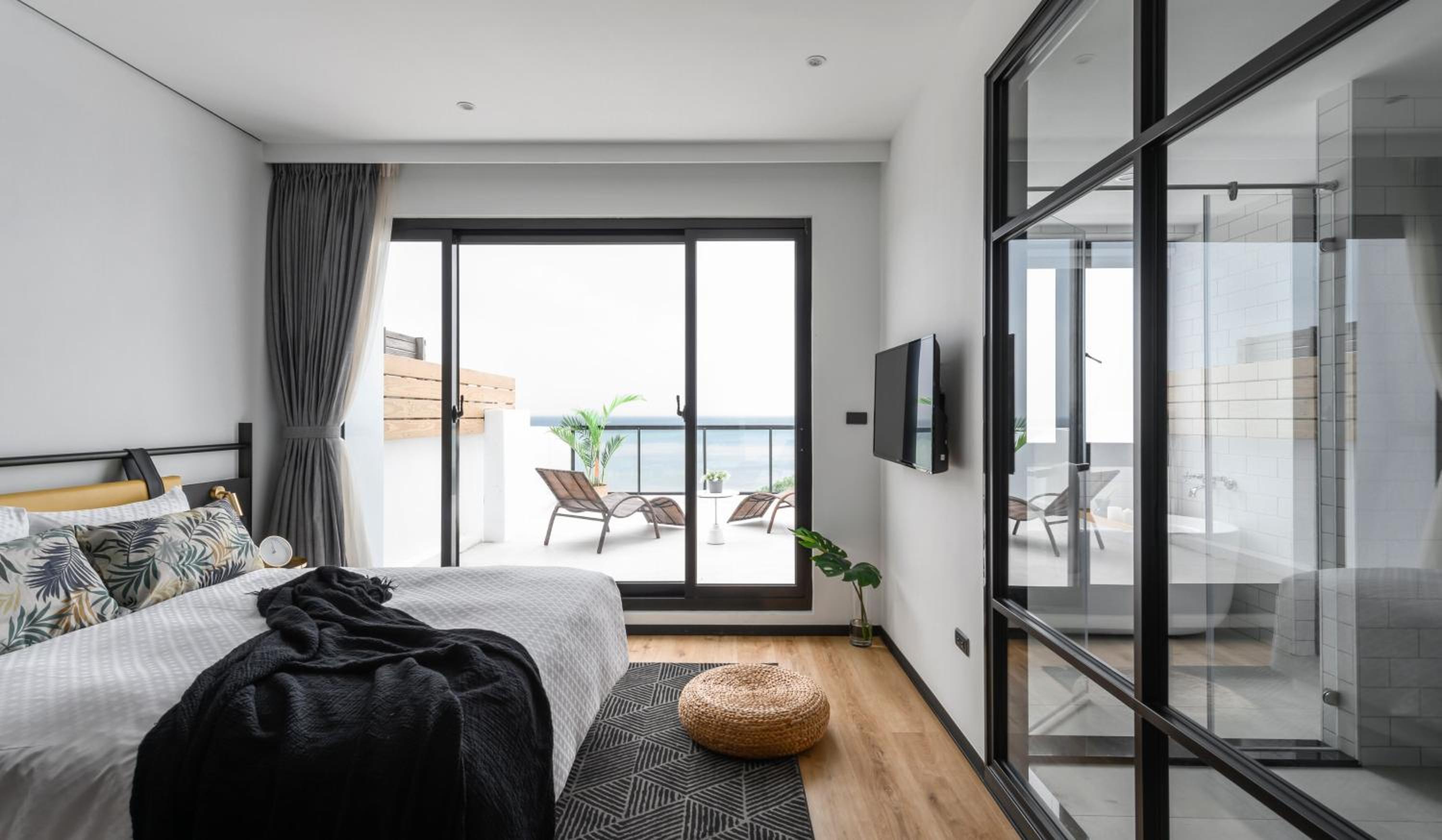 Deluxe Double Room with Balcony and Sea View photo 1