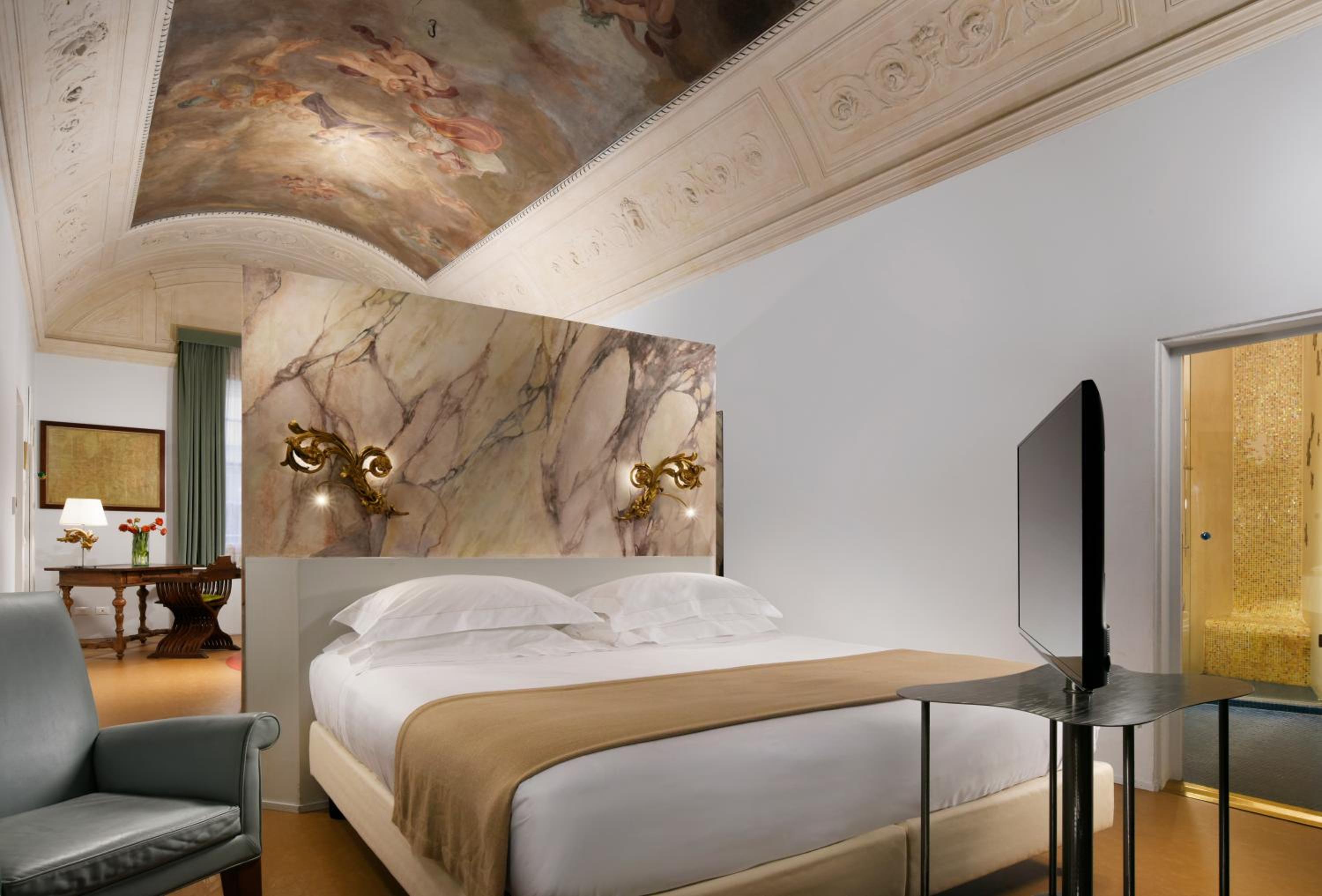 Suite photo 1