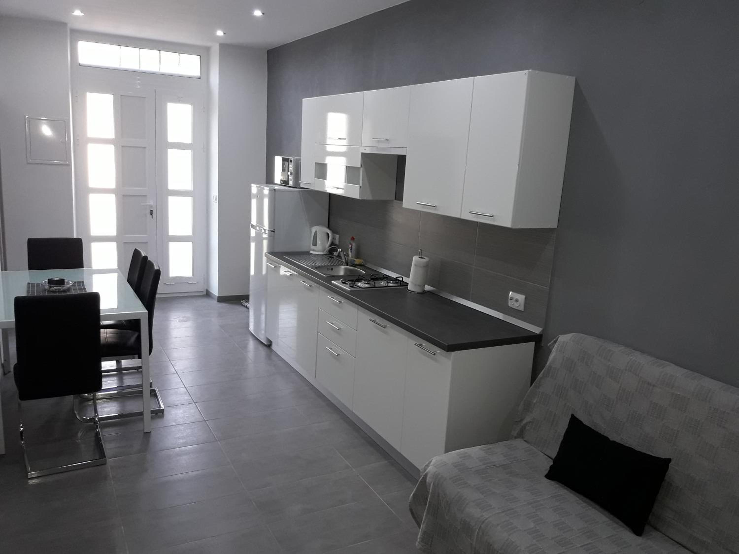 One-Bedroom Apartment photo 2