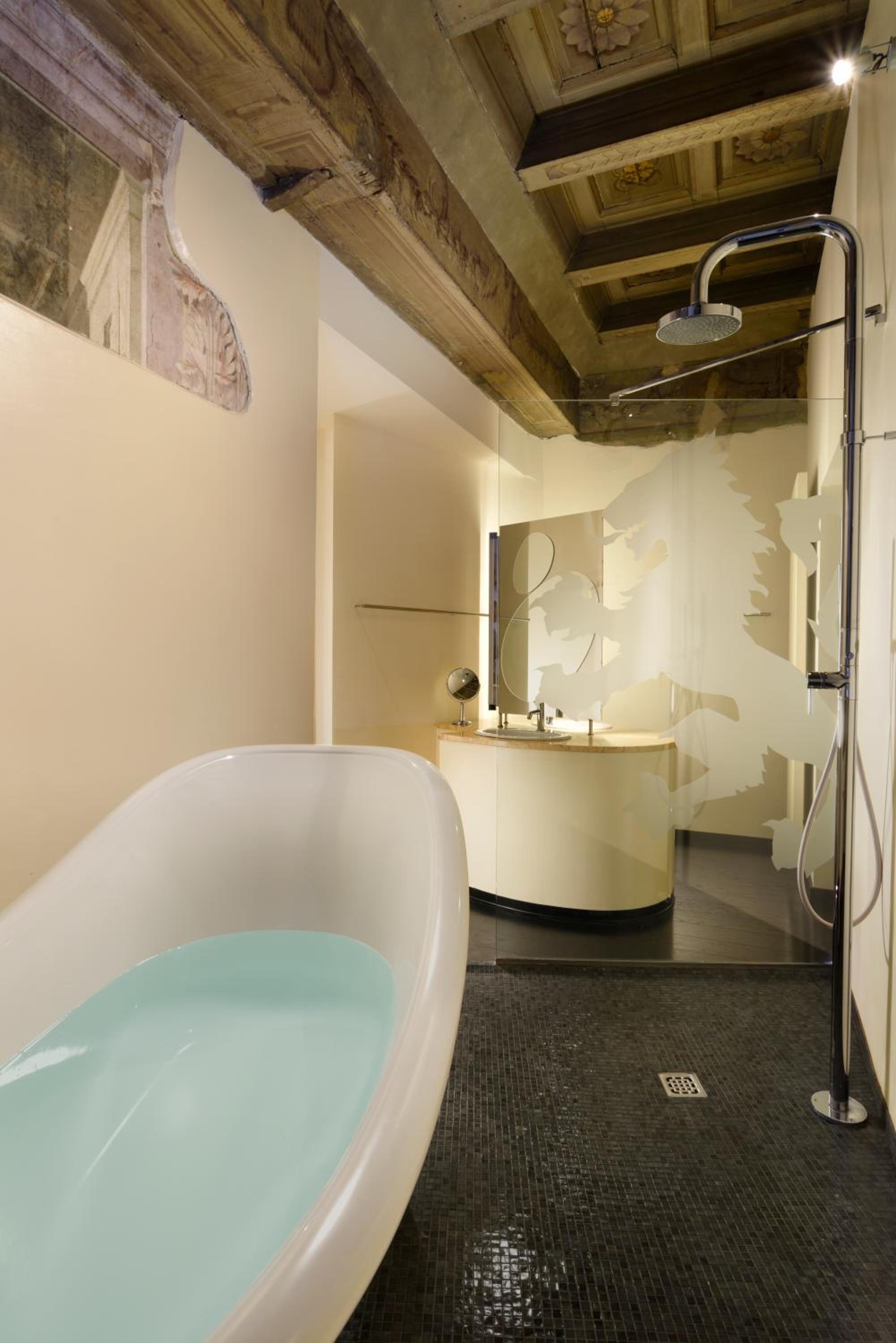 Deluxe Suite split level photo 3