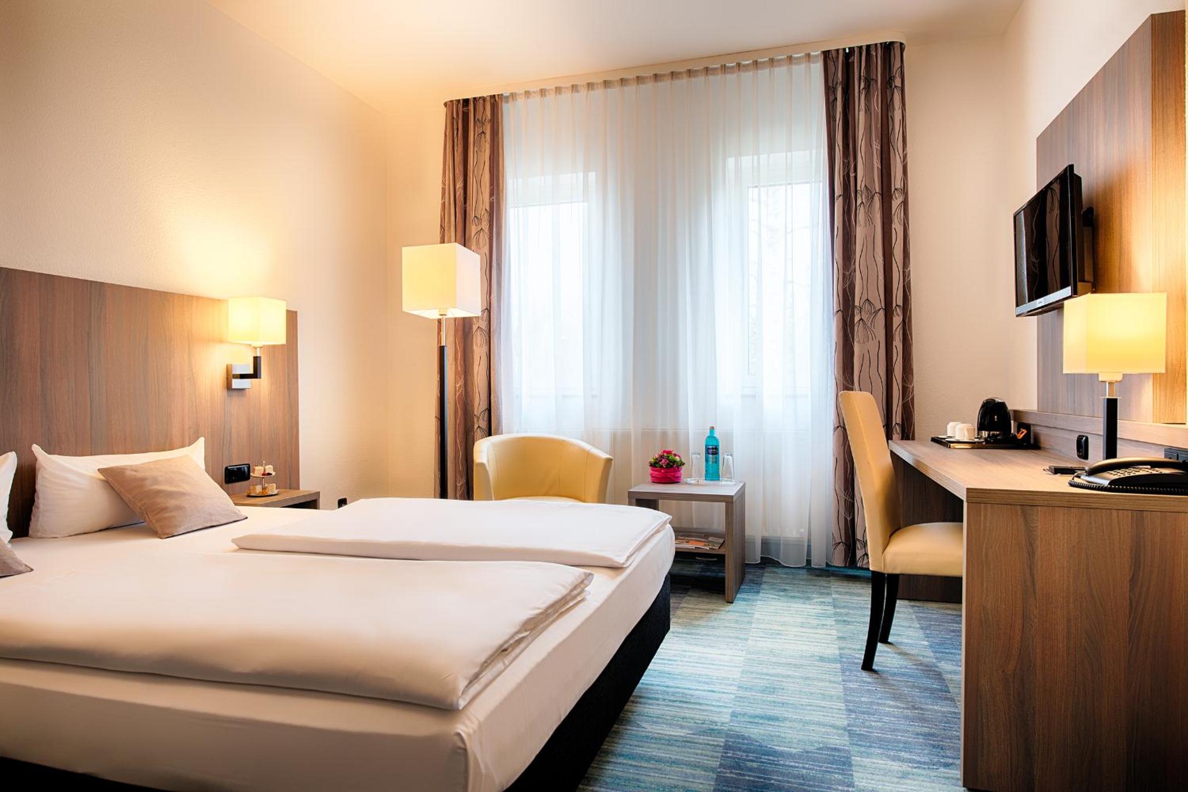 Business Double Room - Photo 6