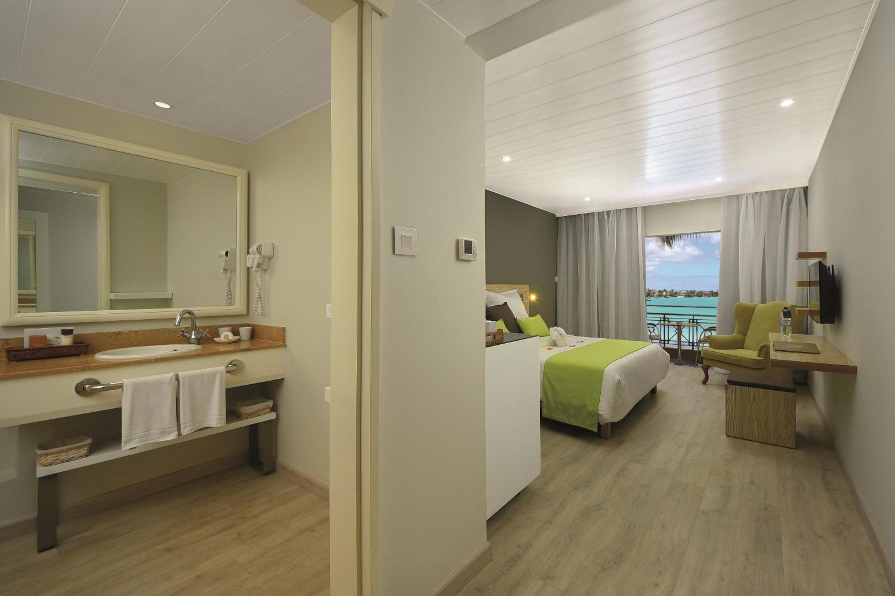 Standard Beachfront Room - Honeymooners Only