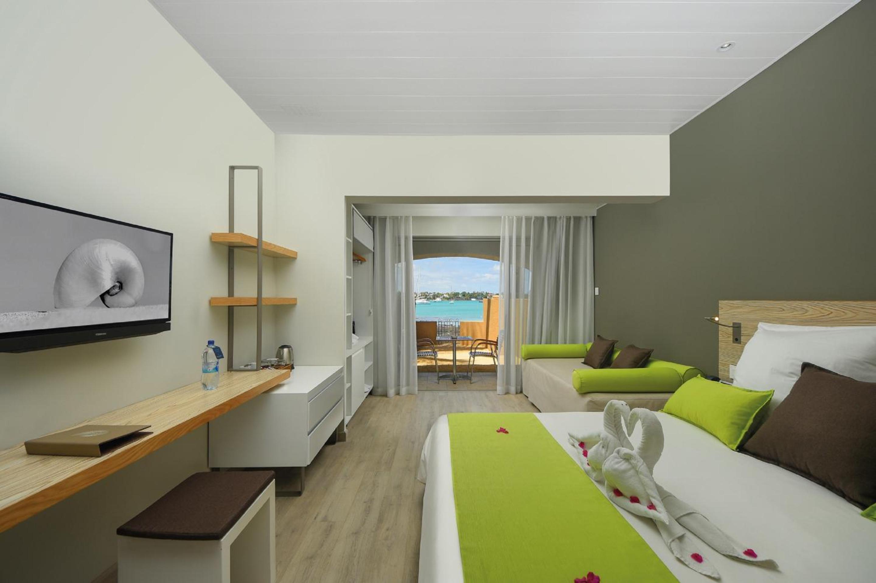 Superior Beachfront Room - Honeymooners Only