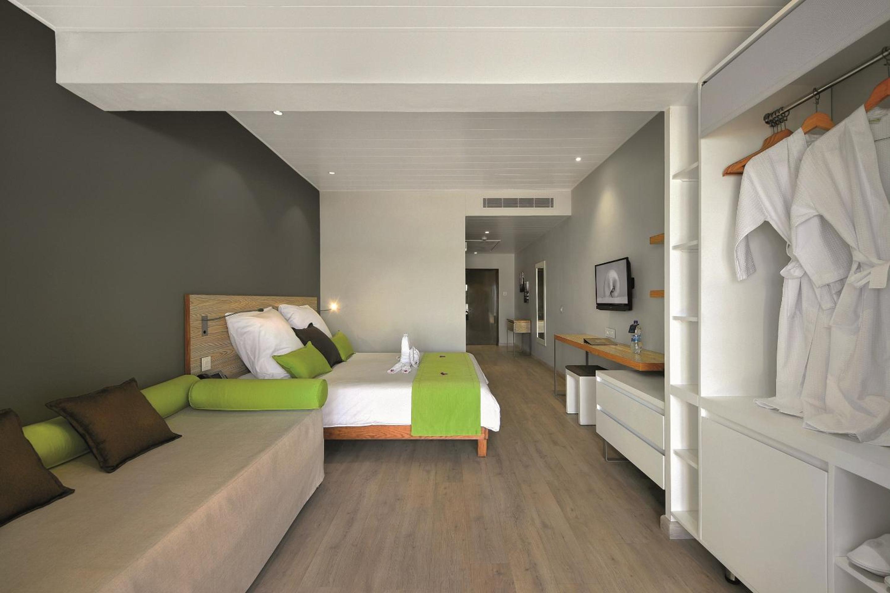 Superior Beachfront Room photo 3