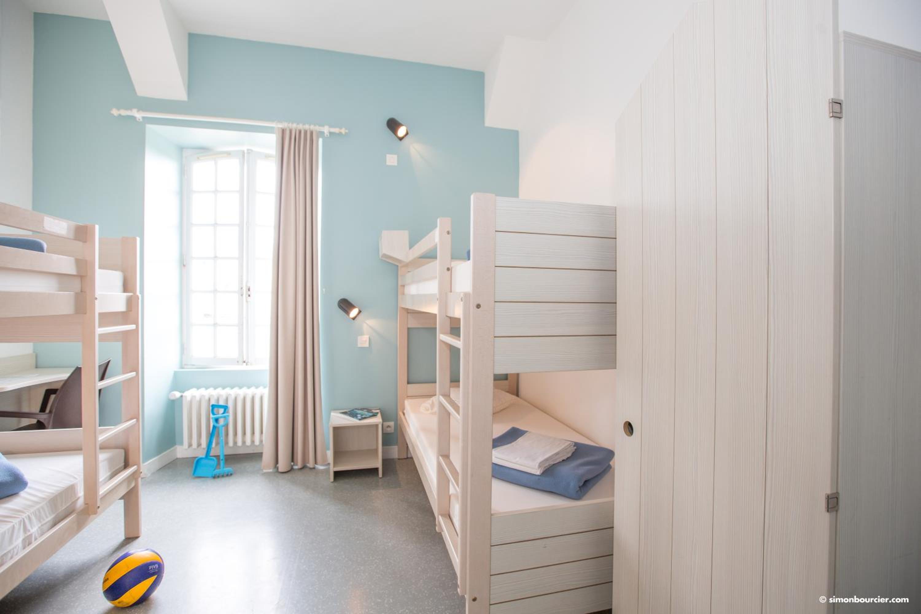 Room for 5 persons with Private Bathroom - Photo 1