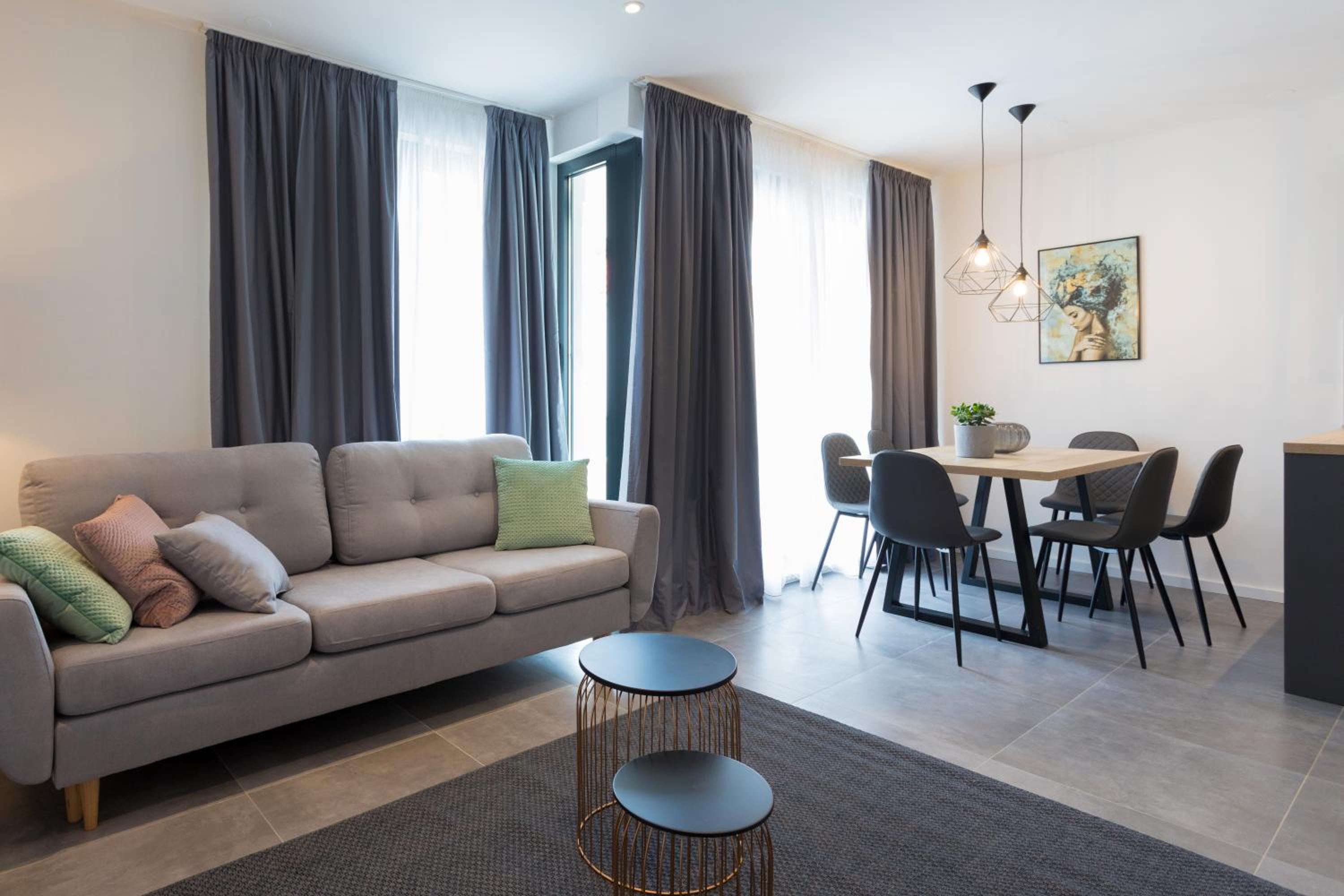 Two-Bedroom Deluxe Apartment with Garden View photo 2