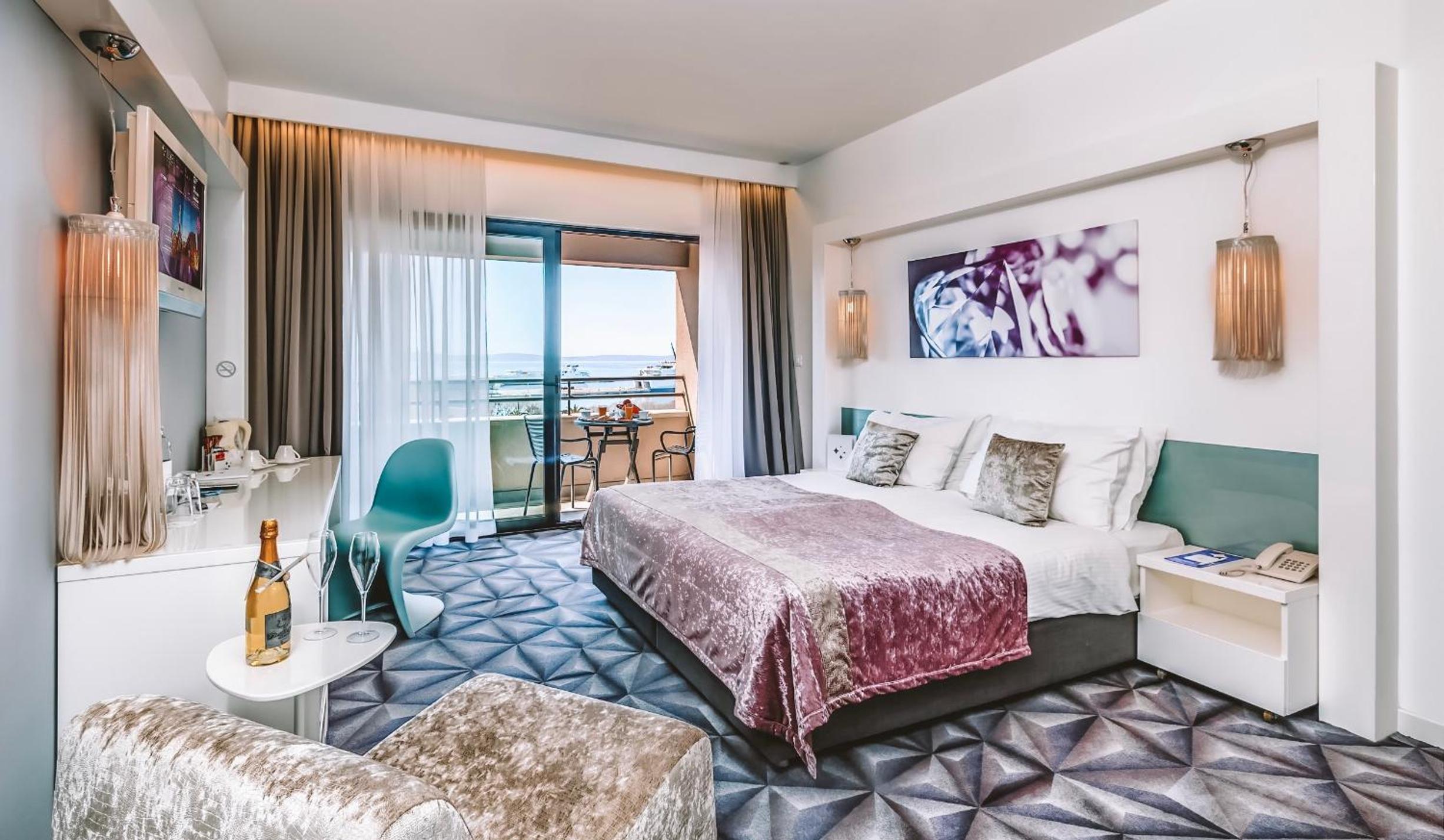 Superior Double or Twin Room with Sea View and Balcony - Photo 1