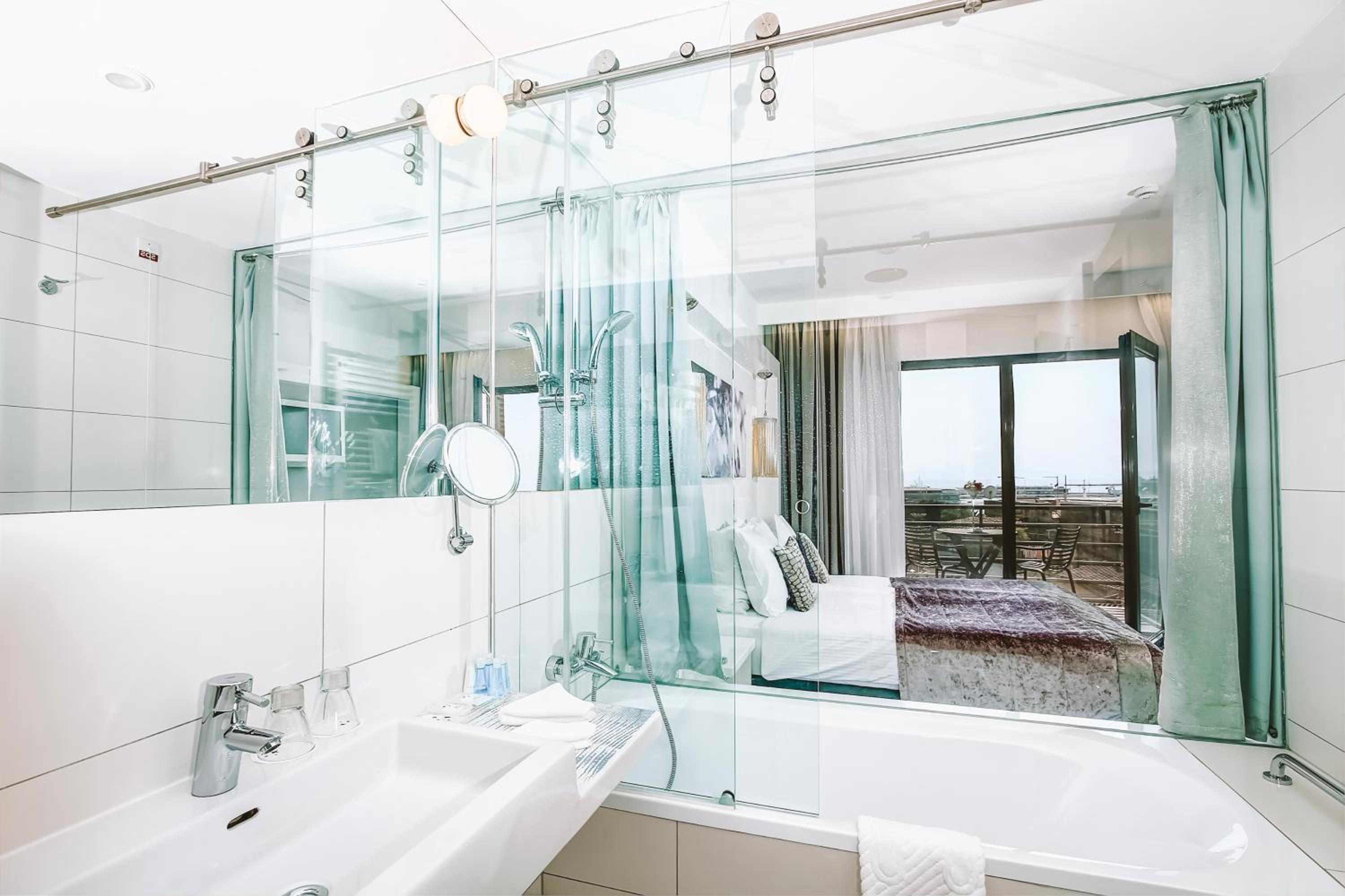 Superior Double or Twin Room with Sea View and Balcony - Photo 2